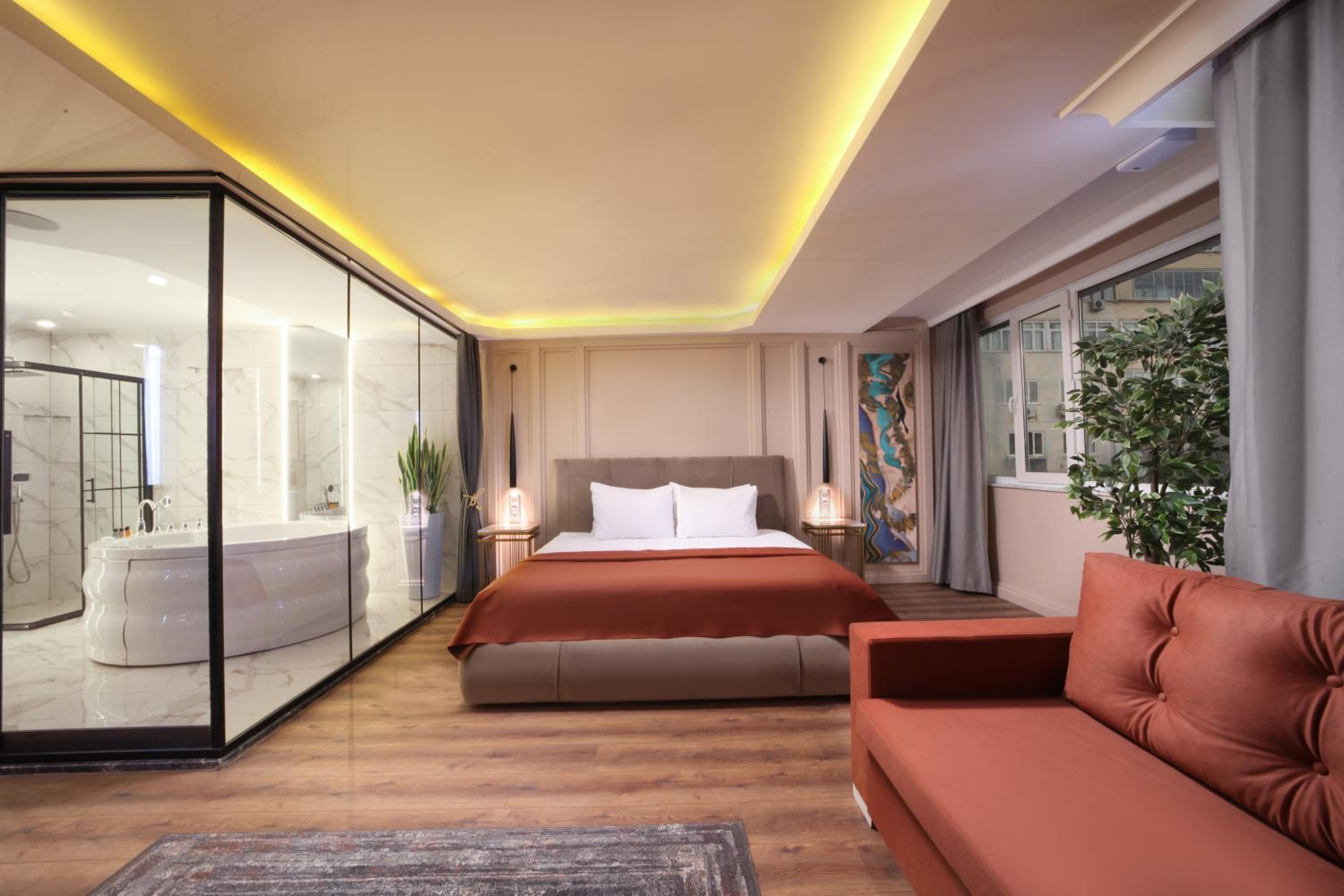 King Suite with Spa Bath photo 3