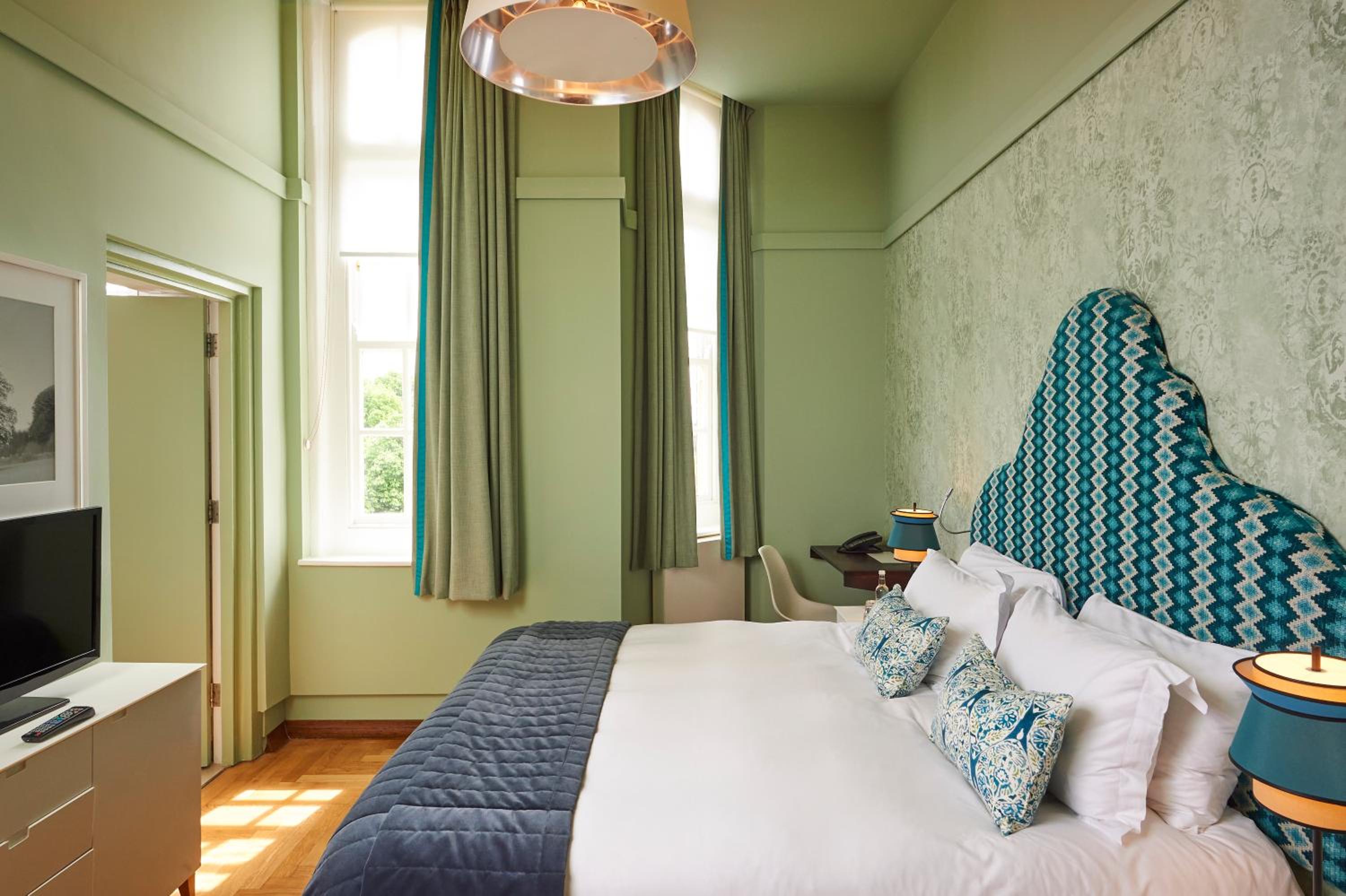 Deluxe Room - Photo 5