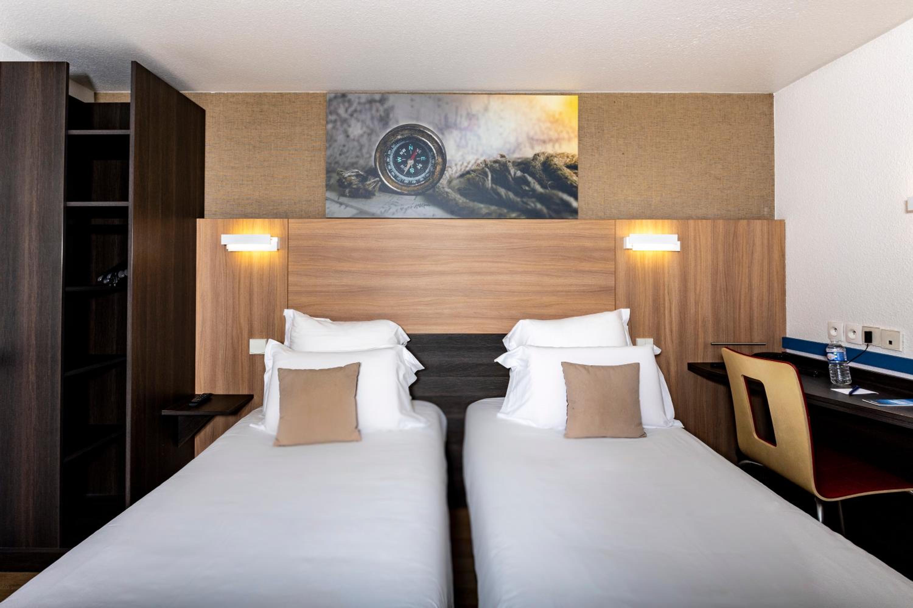 Twin Room - Photo 6
