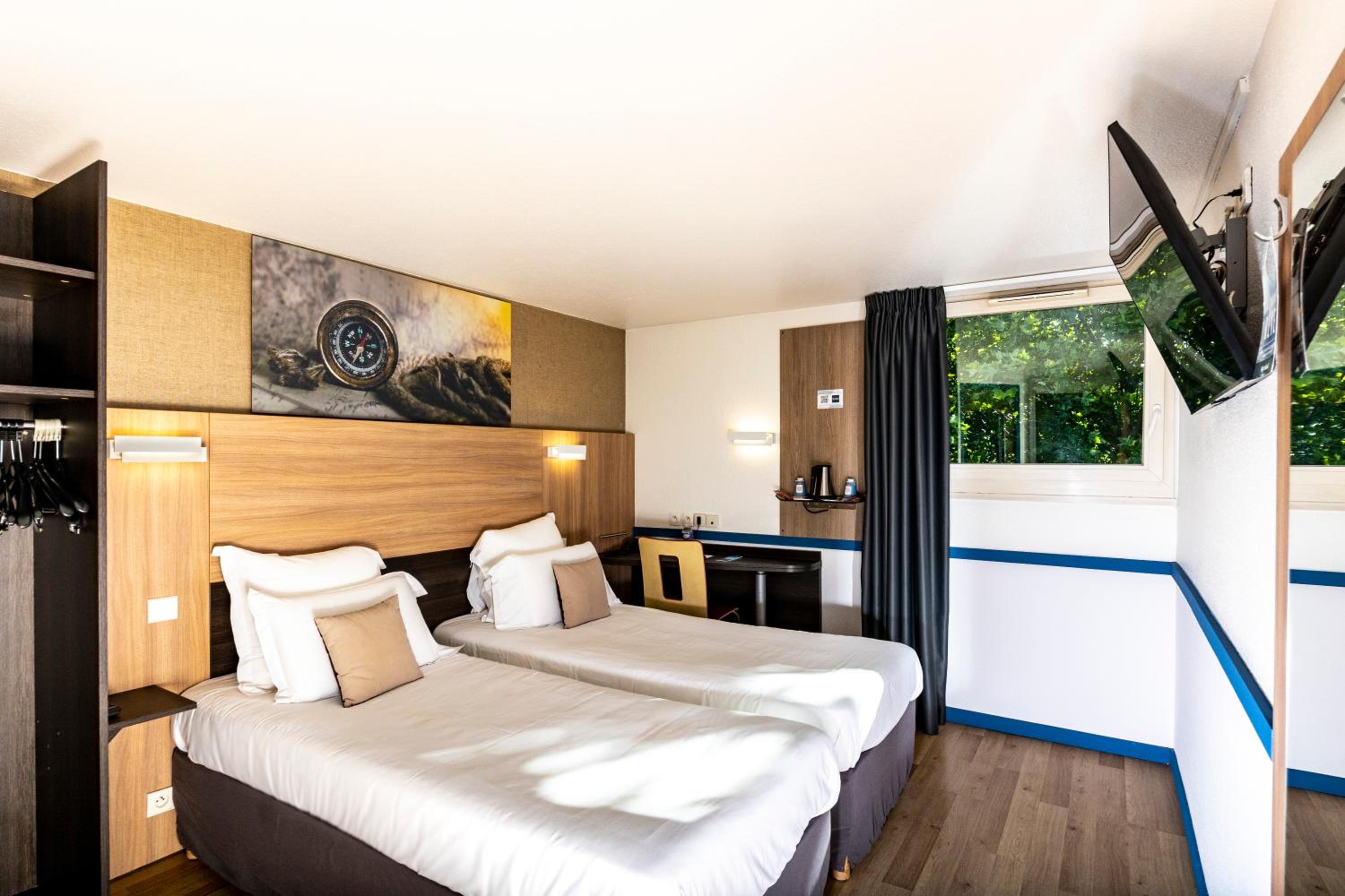 Twin Room - Photo 1