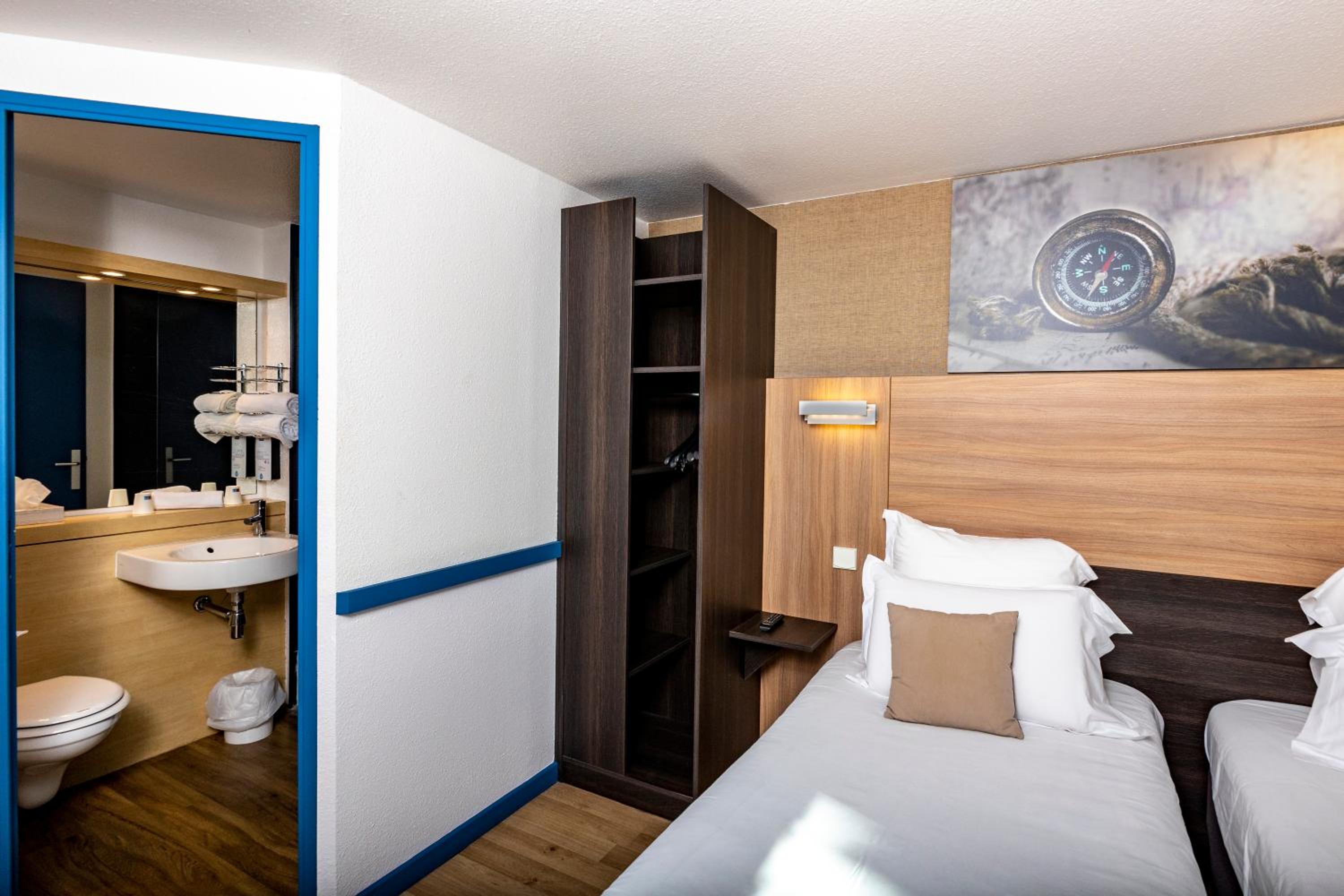 Twin Room - Photo 4