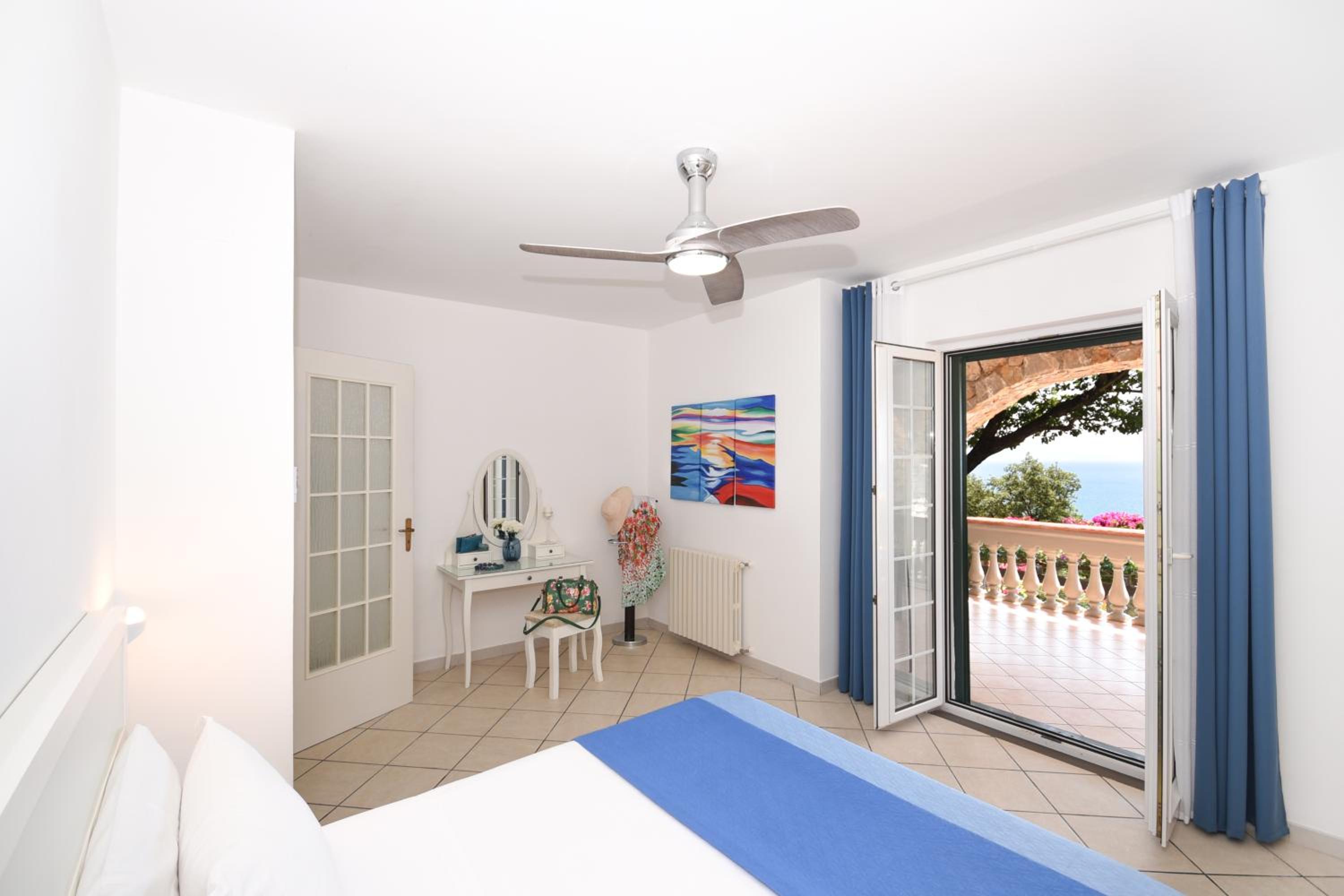 Three-Bedroom Deluxe Apartment photo 1