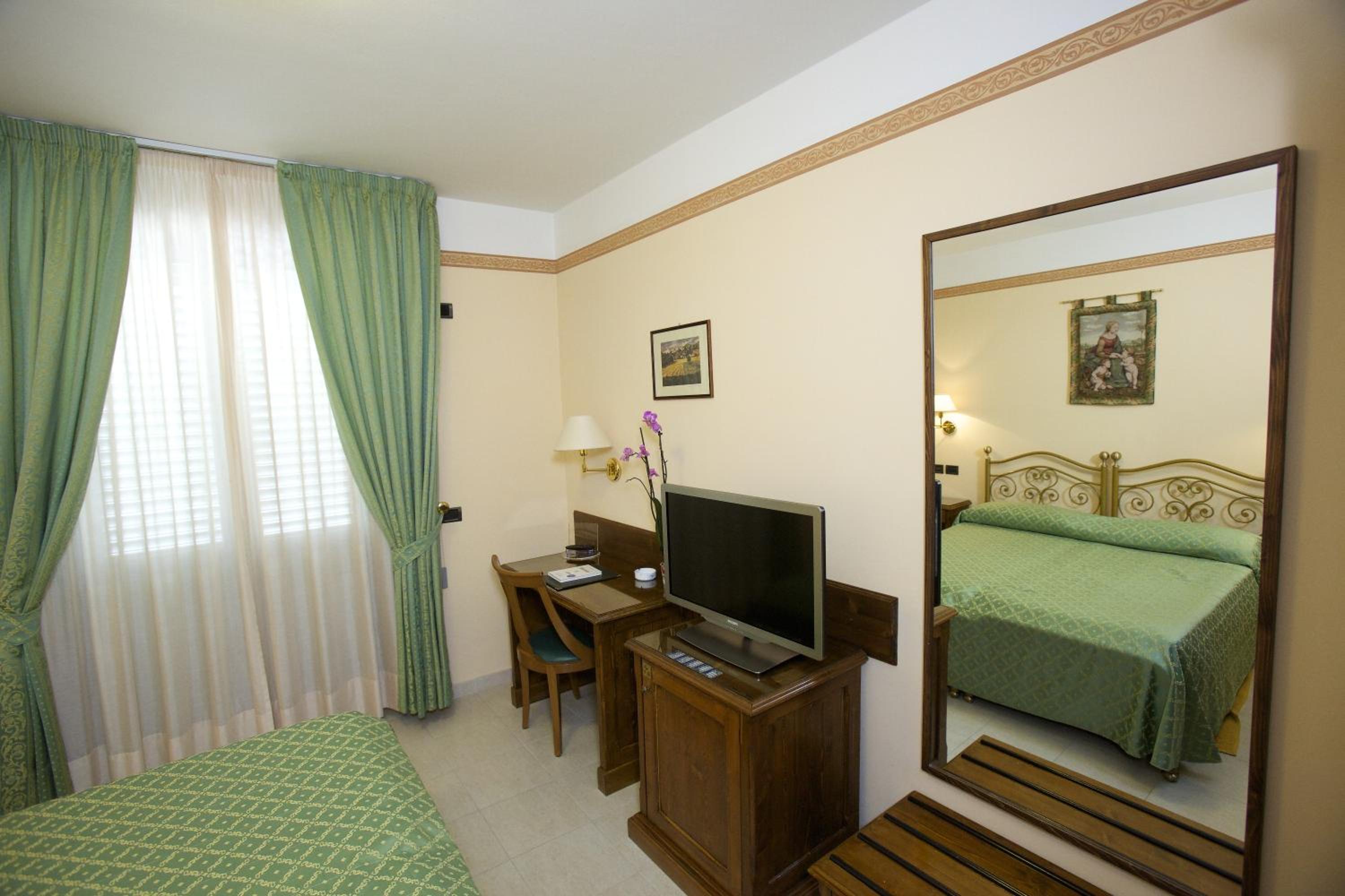 Superior Double or Twin Room - Photo 10