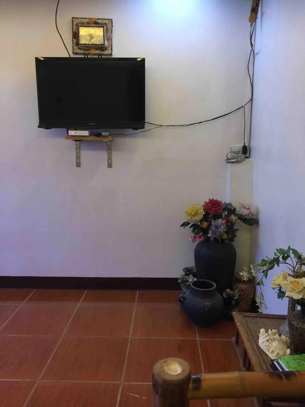 Four-Bedroom House - Photo 15