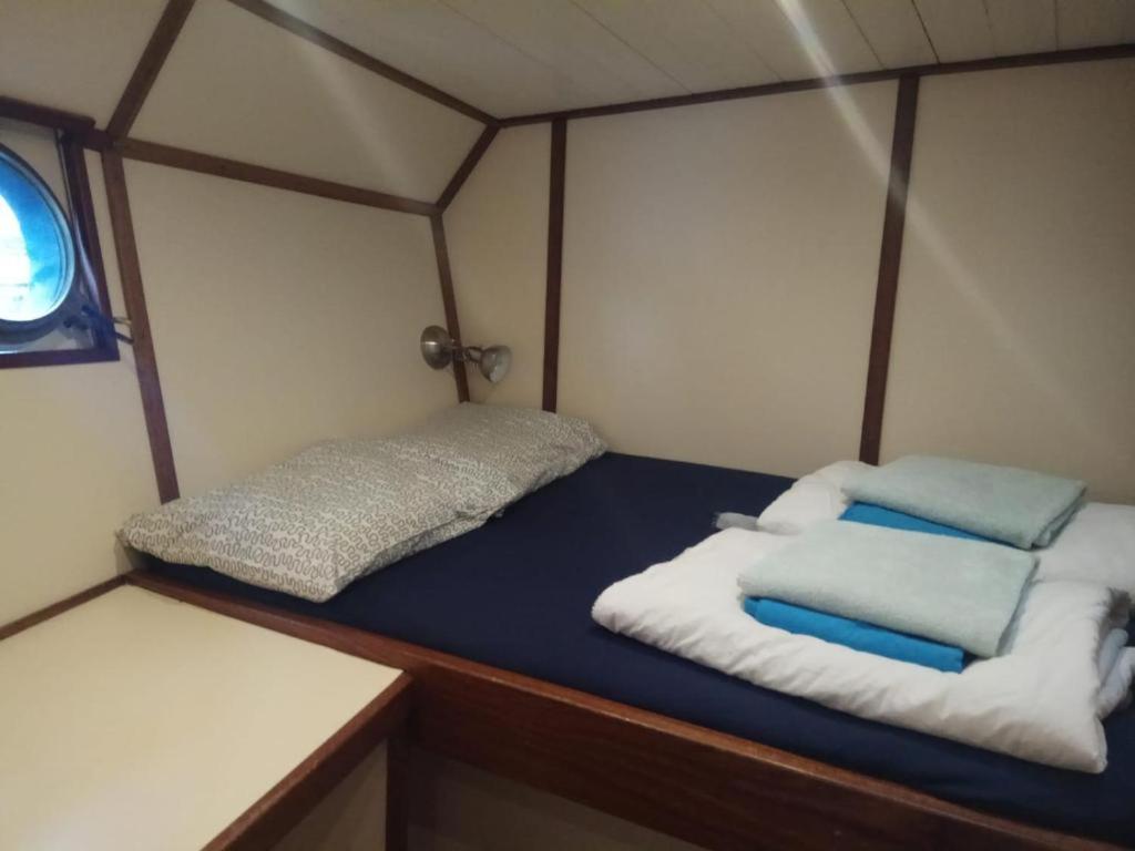 Quadruple Room with Private Bathroom photo 3