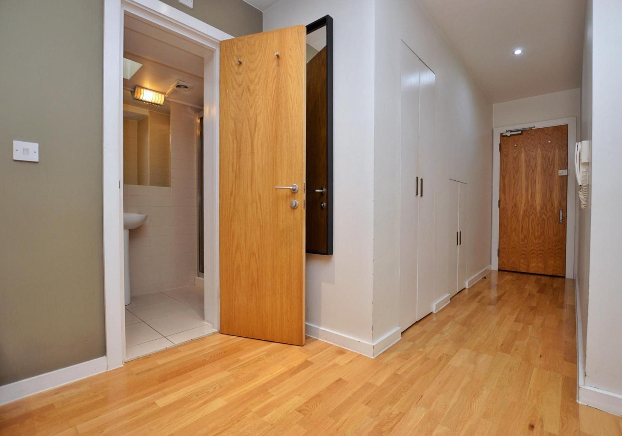 Deluxe Lower Ground Floor photo 3