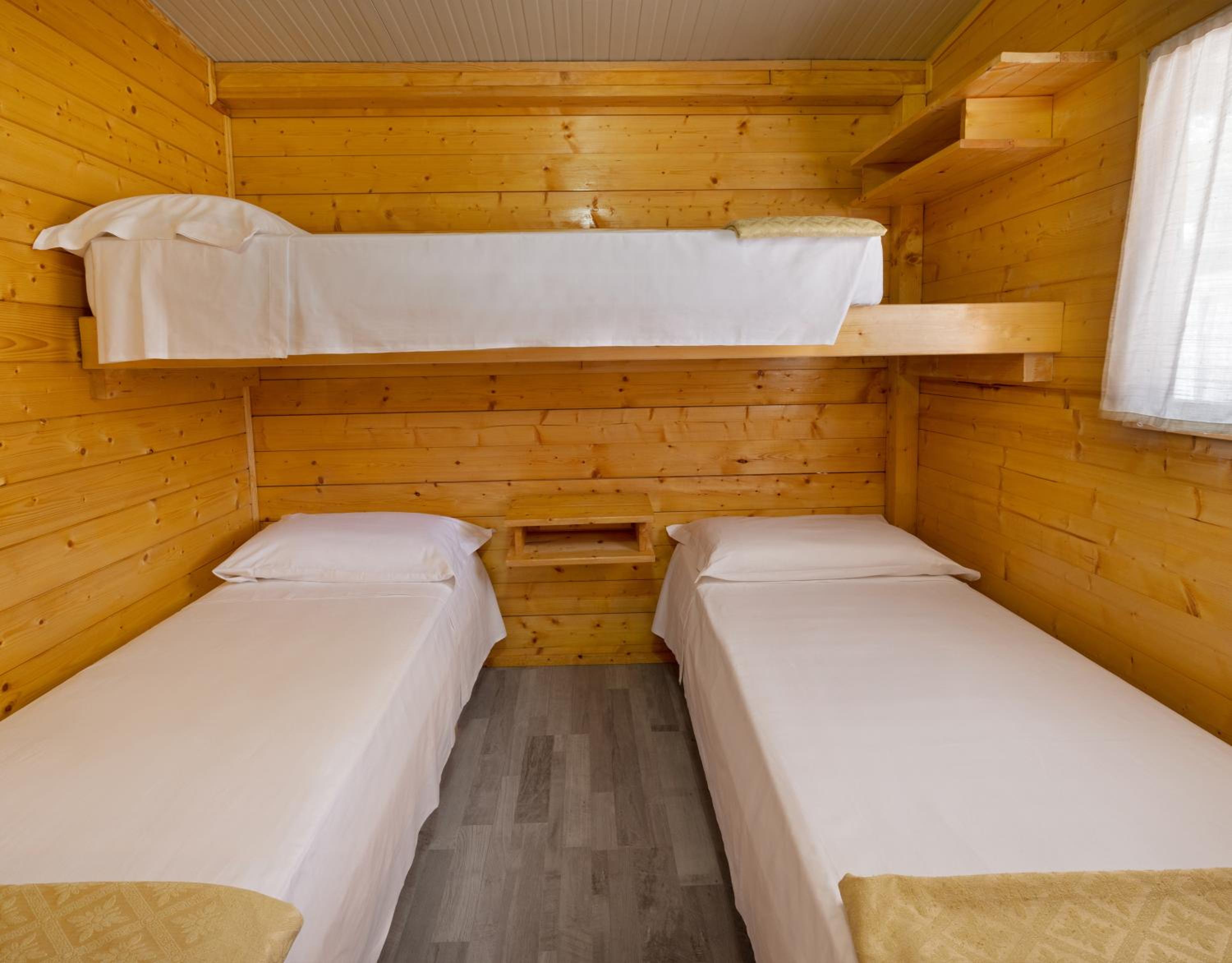Two-Bedroom Chalet - A/C Extra Charge - Photo 5