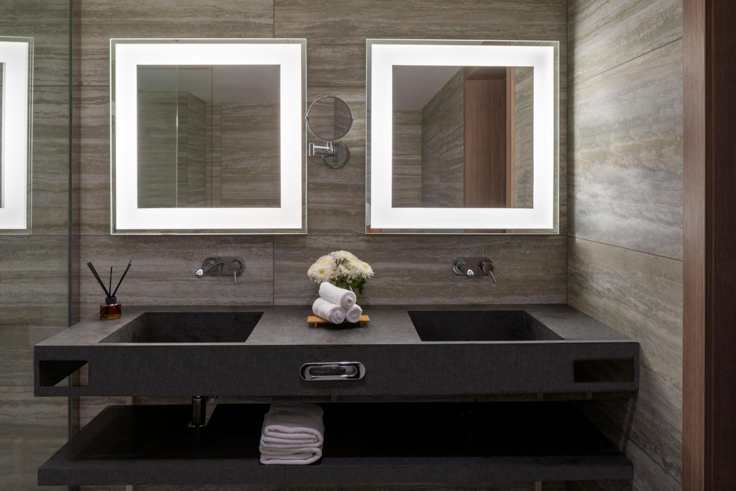 Executive Suite With 1 Kingsize Bed And 1 Sofa - Photo 4
