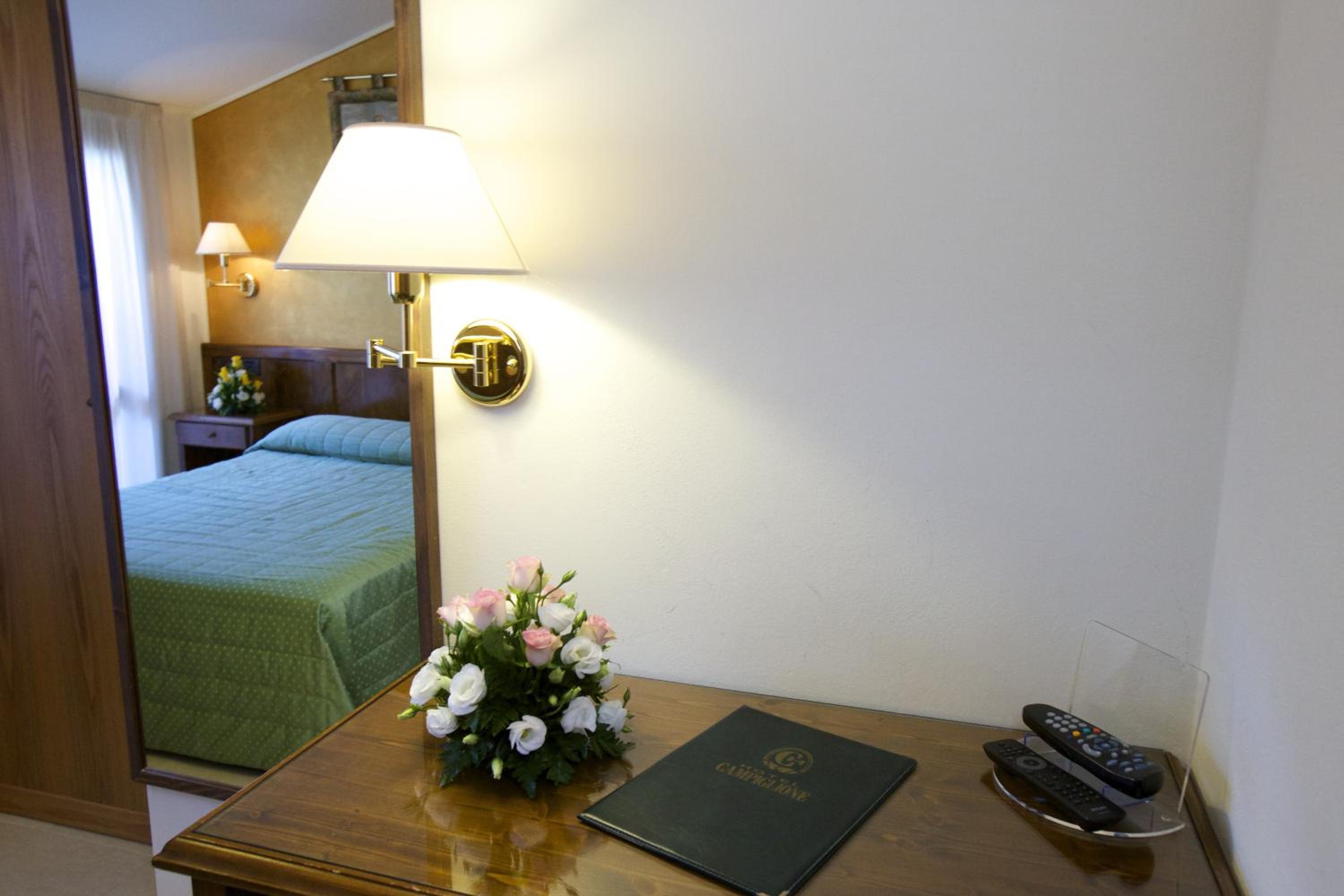 Standard Double or Twin Room - Photo 4