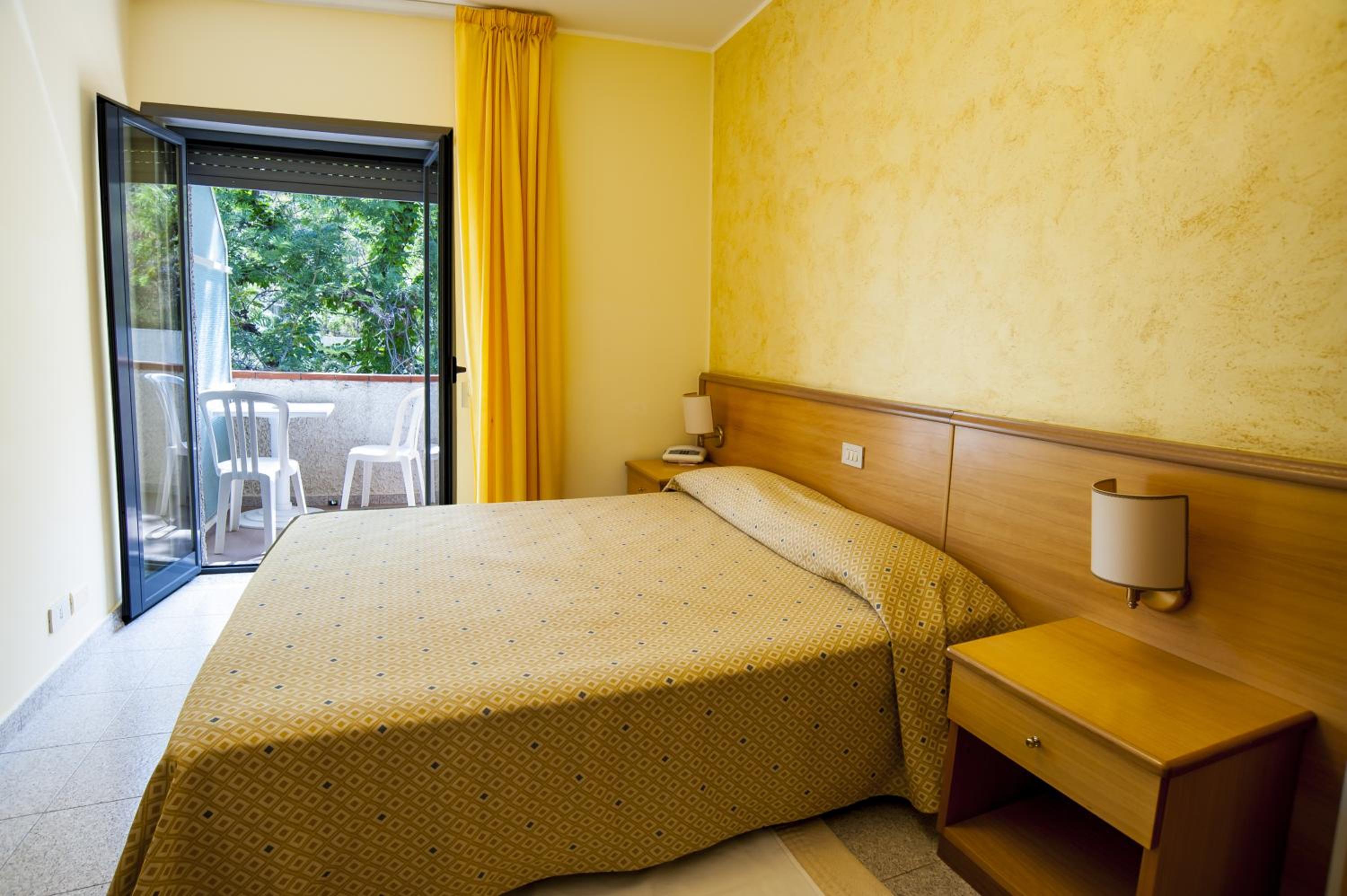 Economy Double Room photo 2