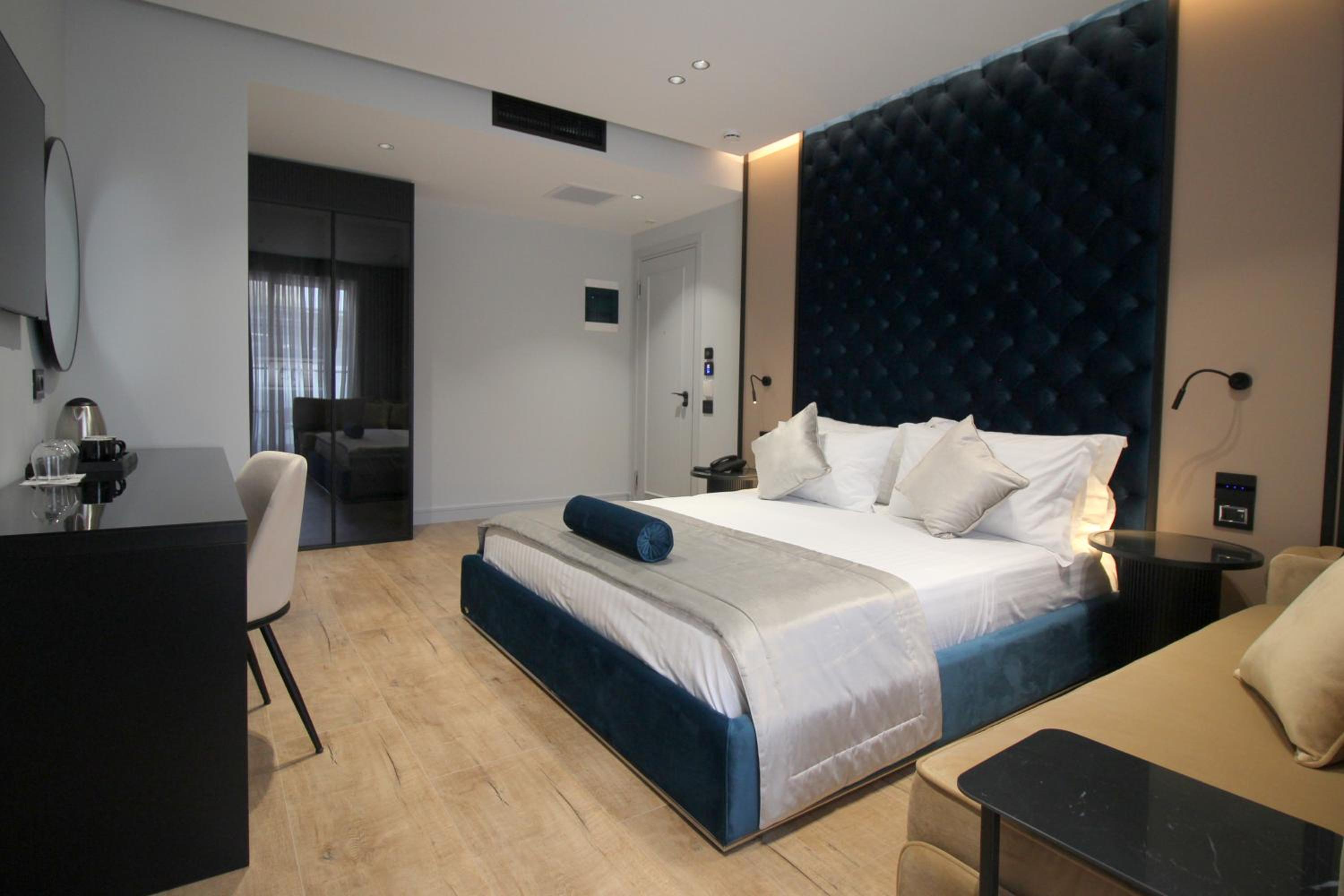 Deluxe Triple Room with Balcony photo 1