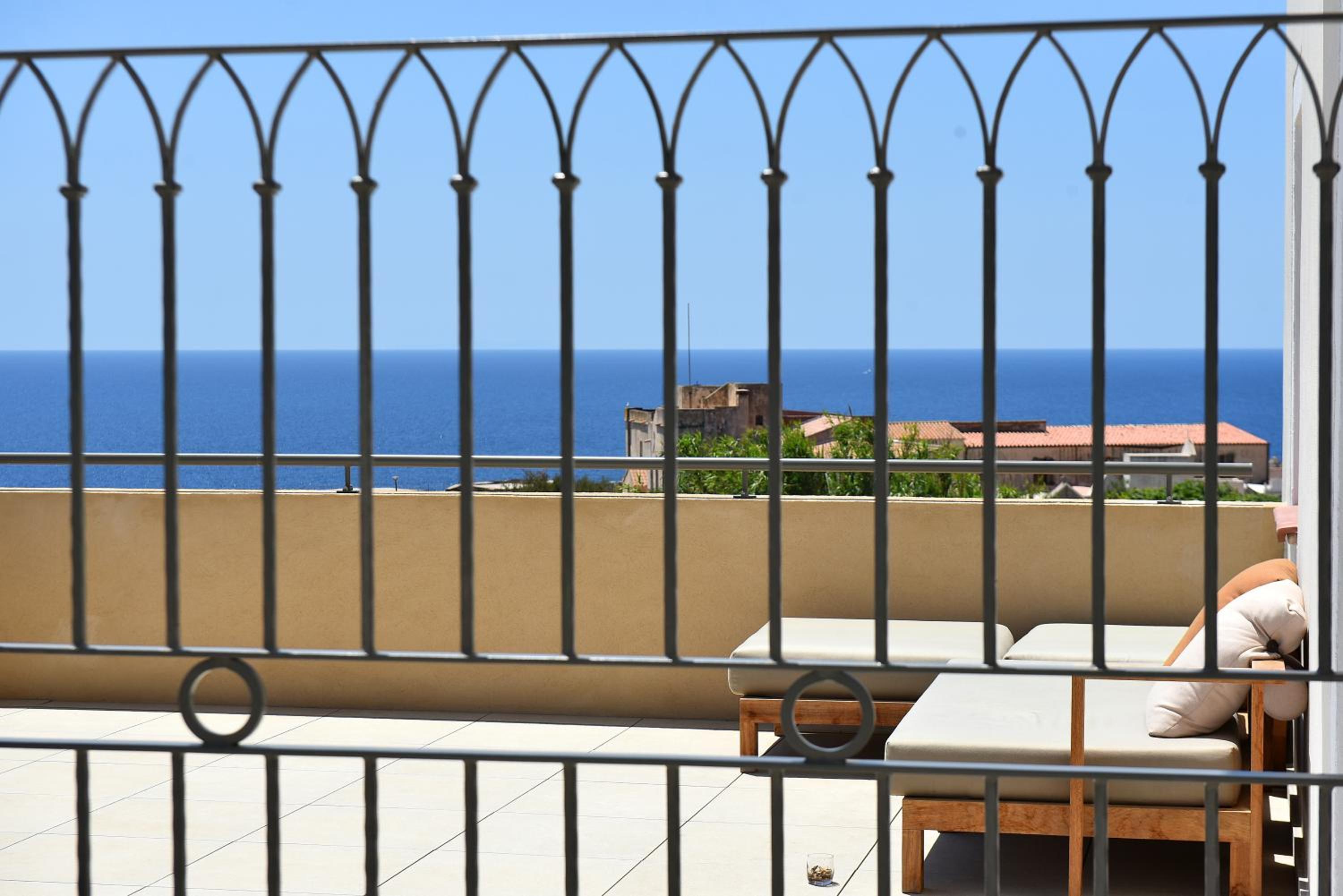 Superior Double Room with Sea View Terrace - Photo 4