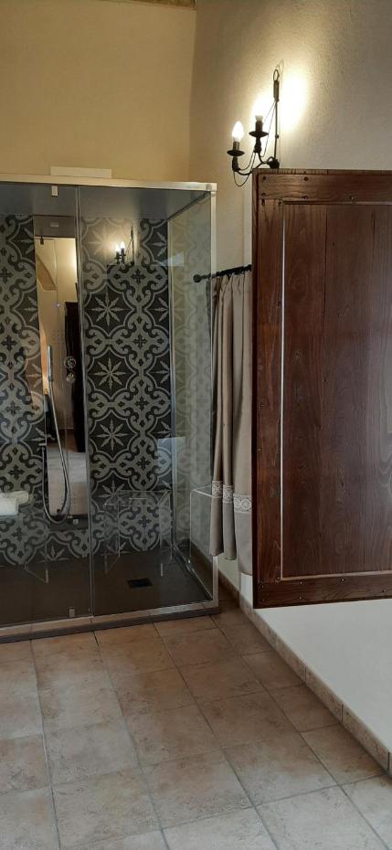 Deluxe Double Room with Shower photo 3