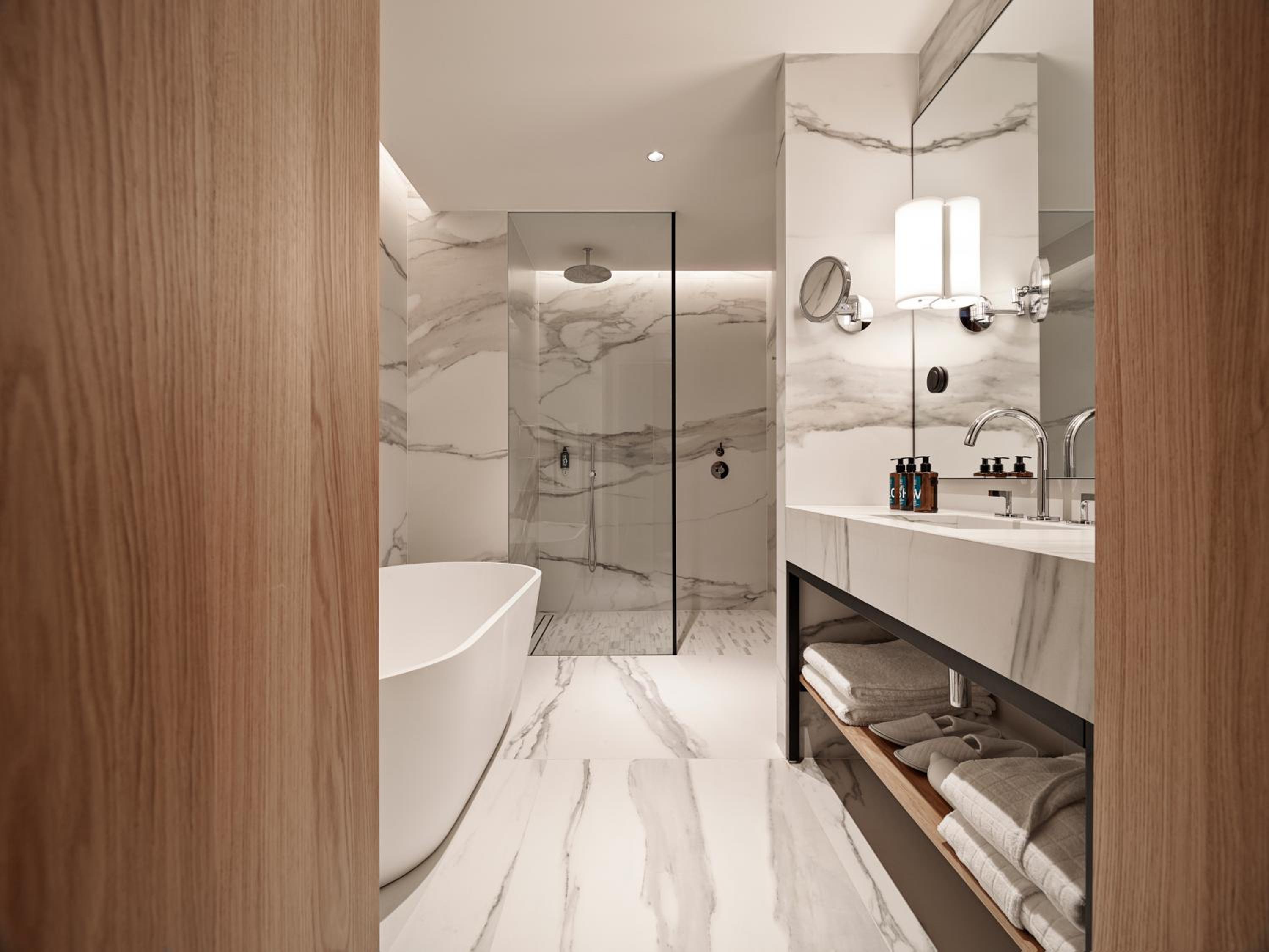 Deluxe Suite - Photo 6