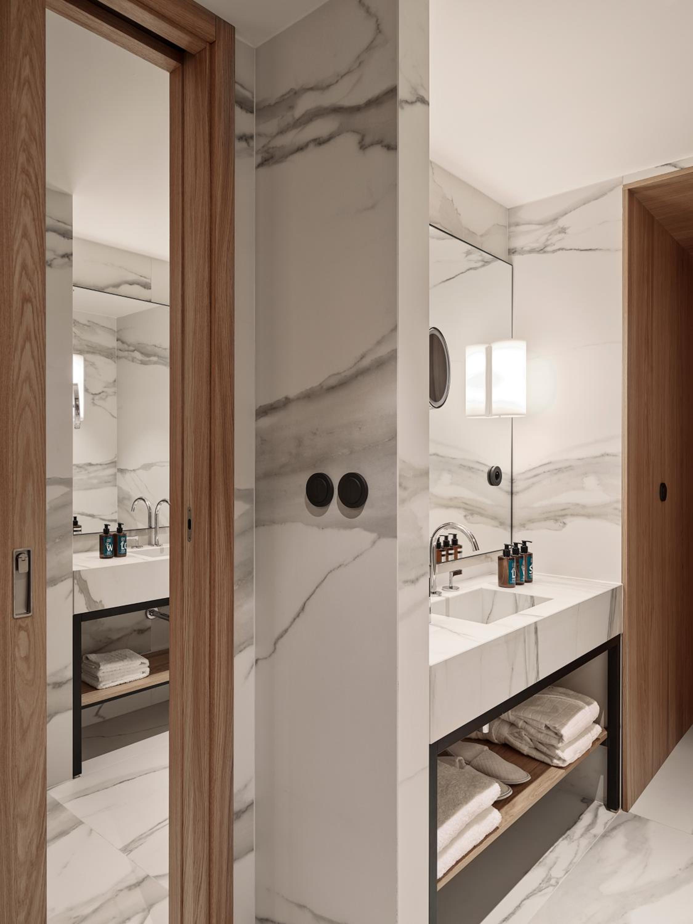 Deluxe Suite - Photo 16