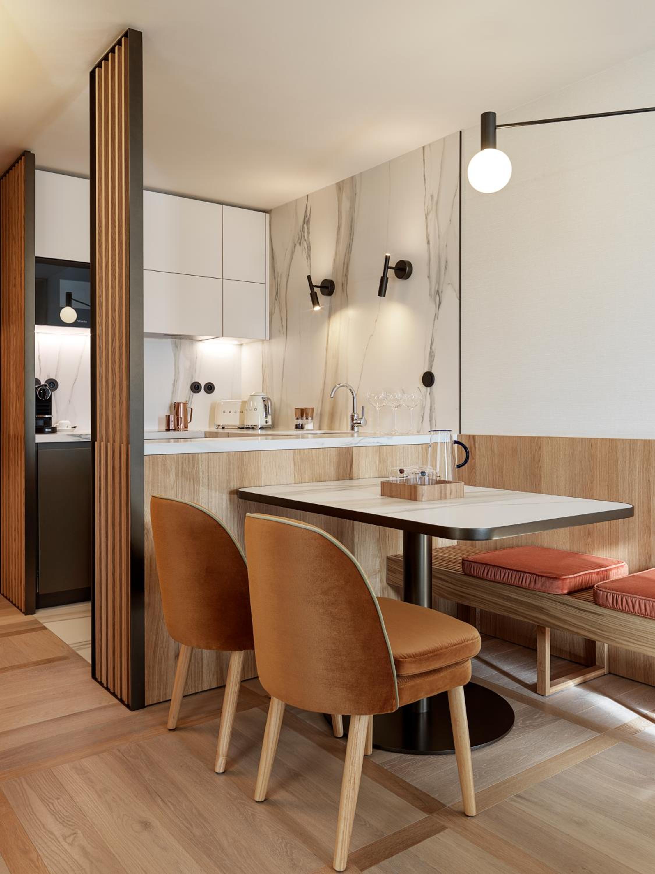 Suite - Photo 9
