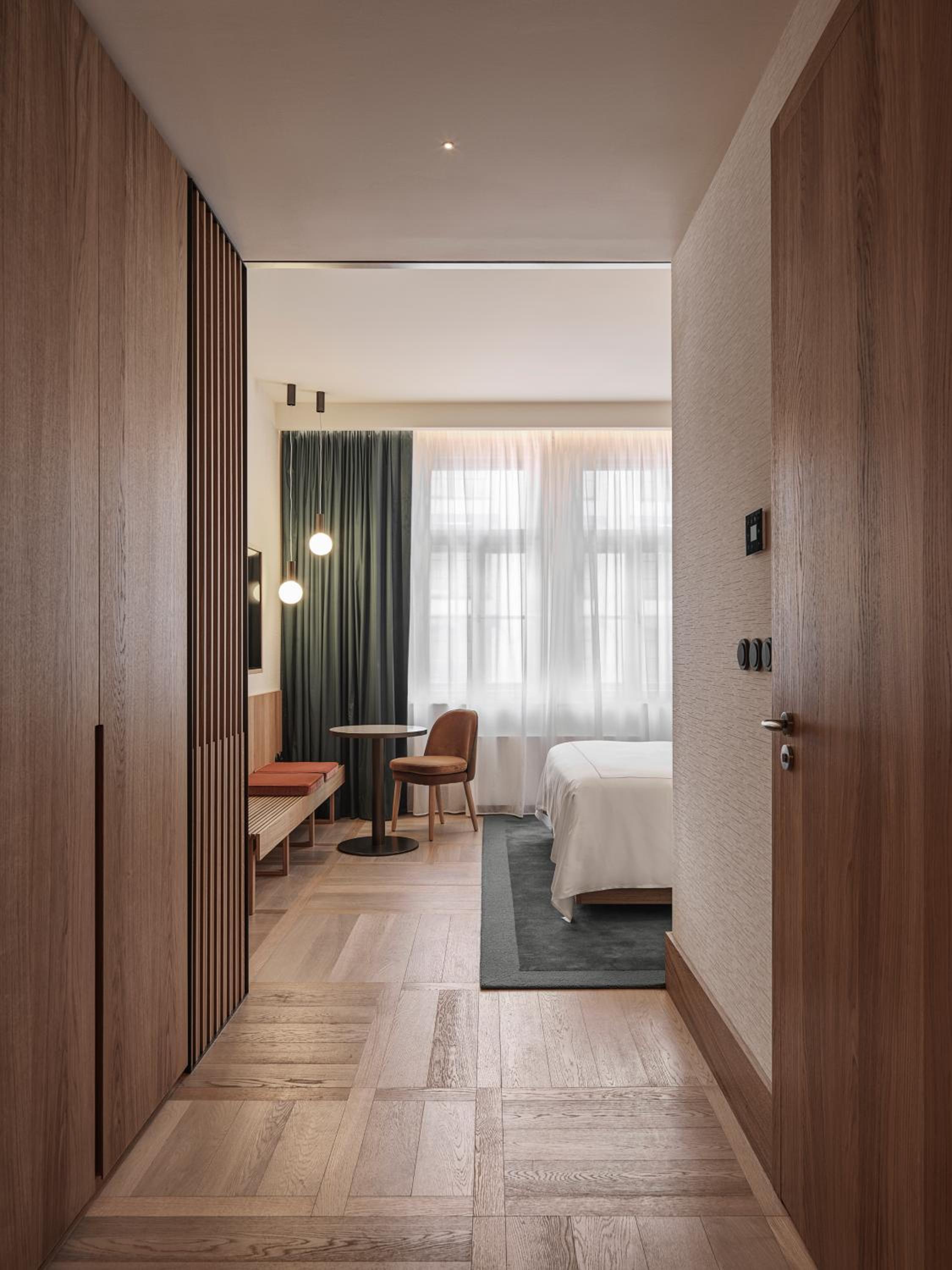 Available room thumbnail 6