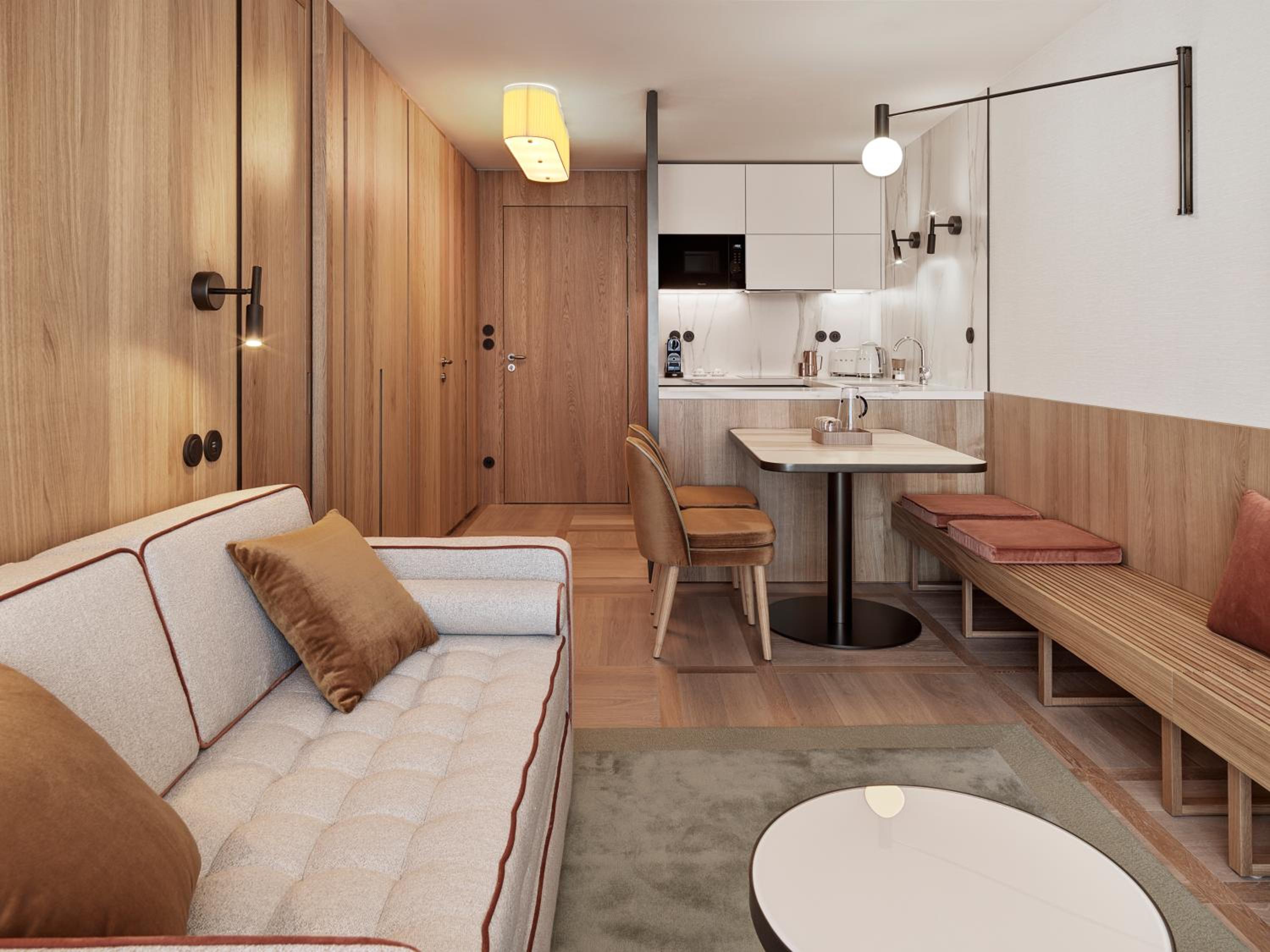 Suite - Photo 10