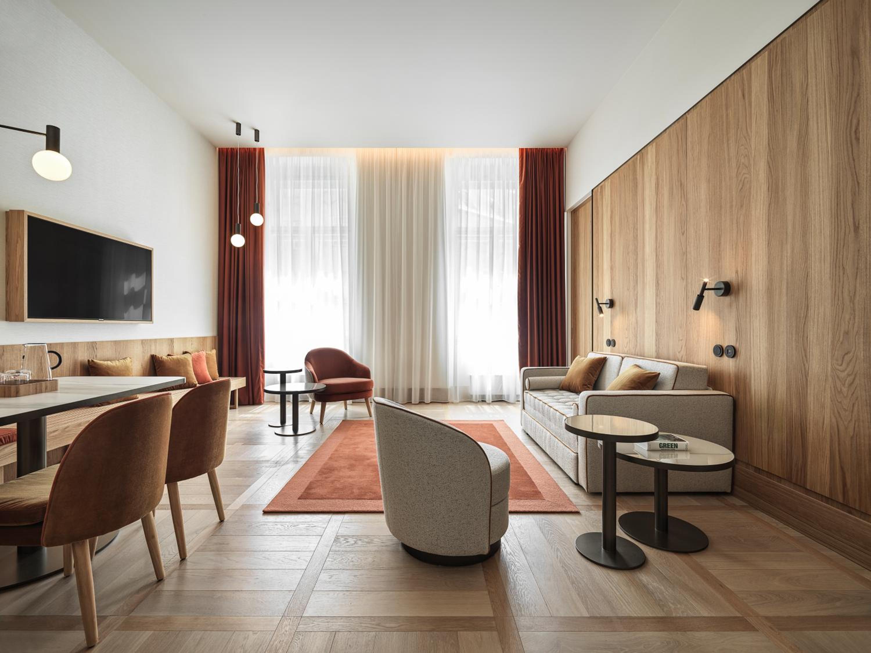 Deluxe Suite - Photo 2