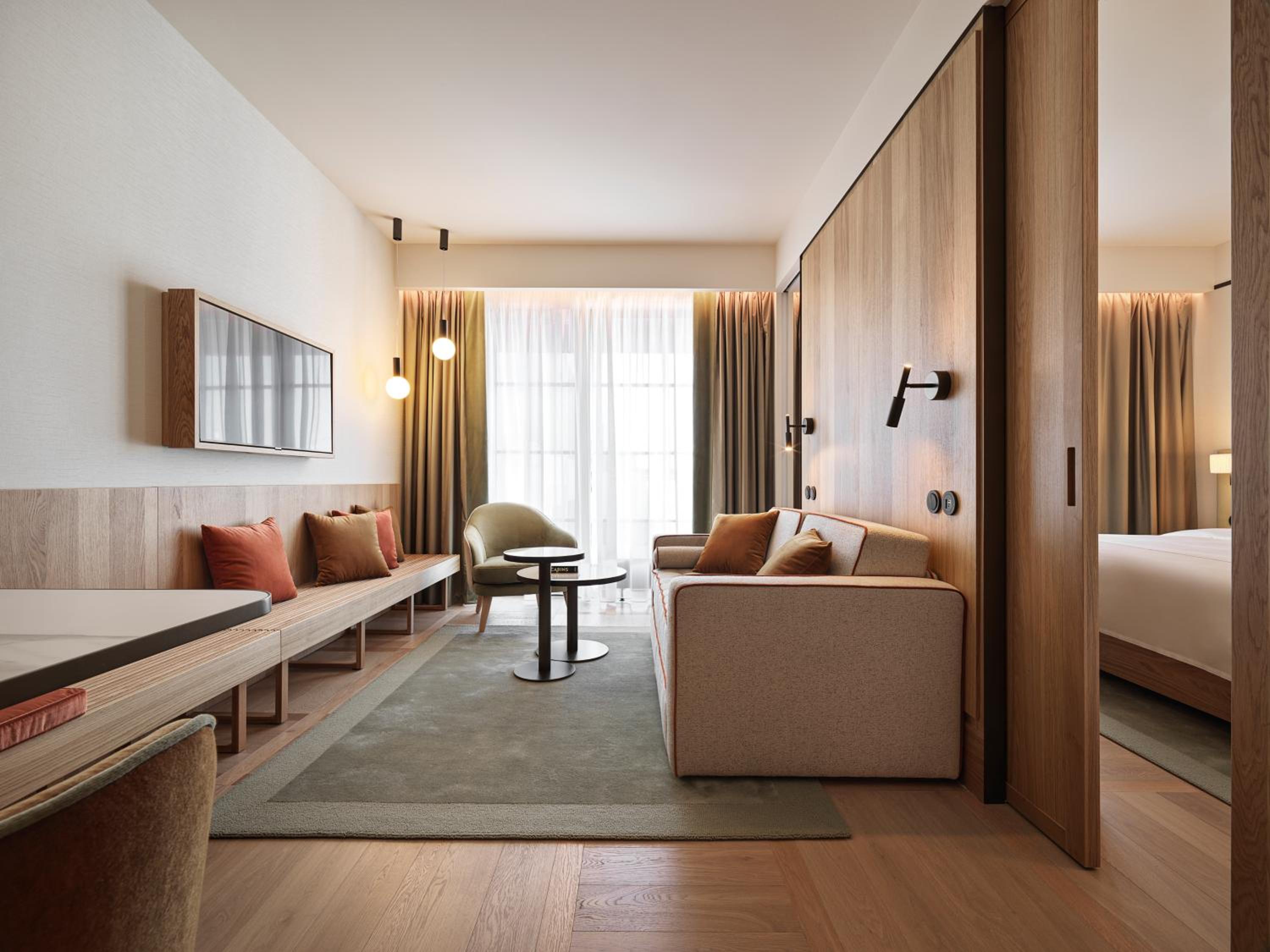 Suite - Photo 2