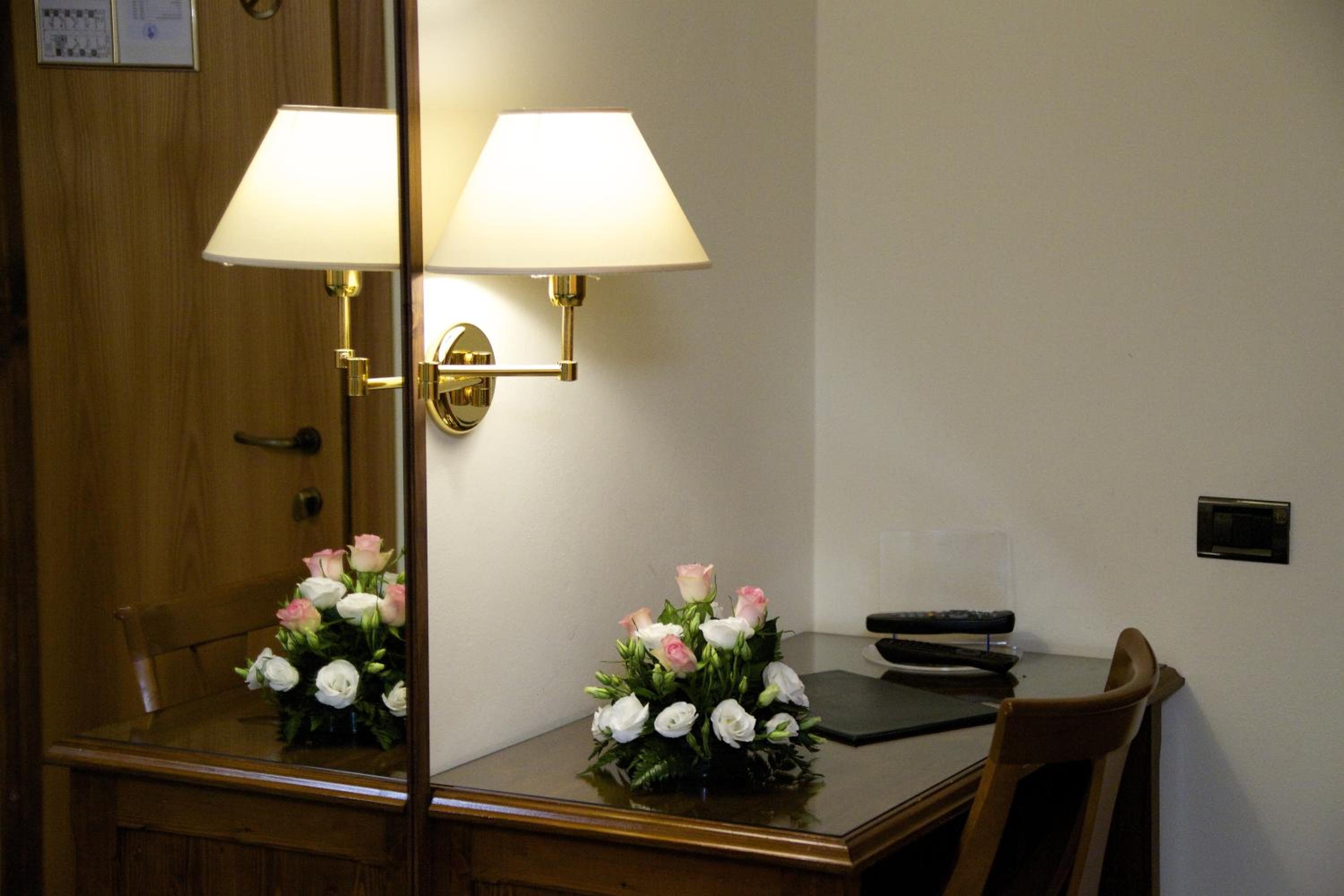 Standard Double or Twin Room - Photo 2