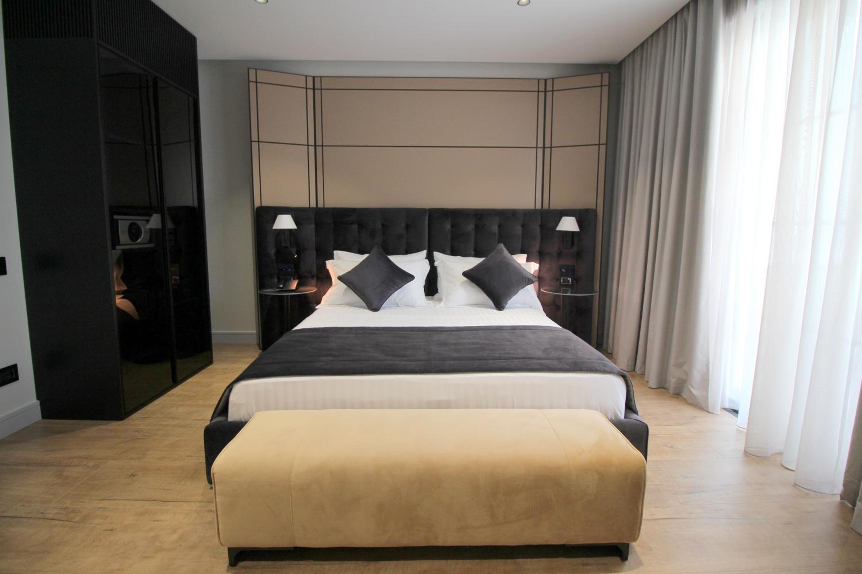 Deluxe Double Room with Balcony photo 3