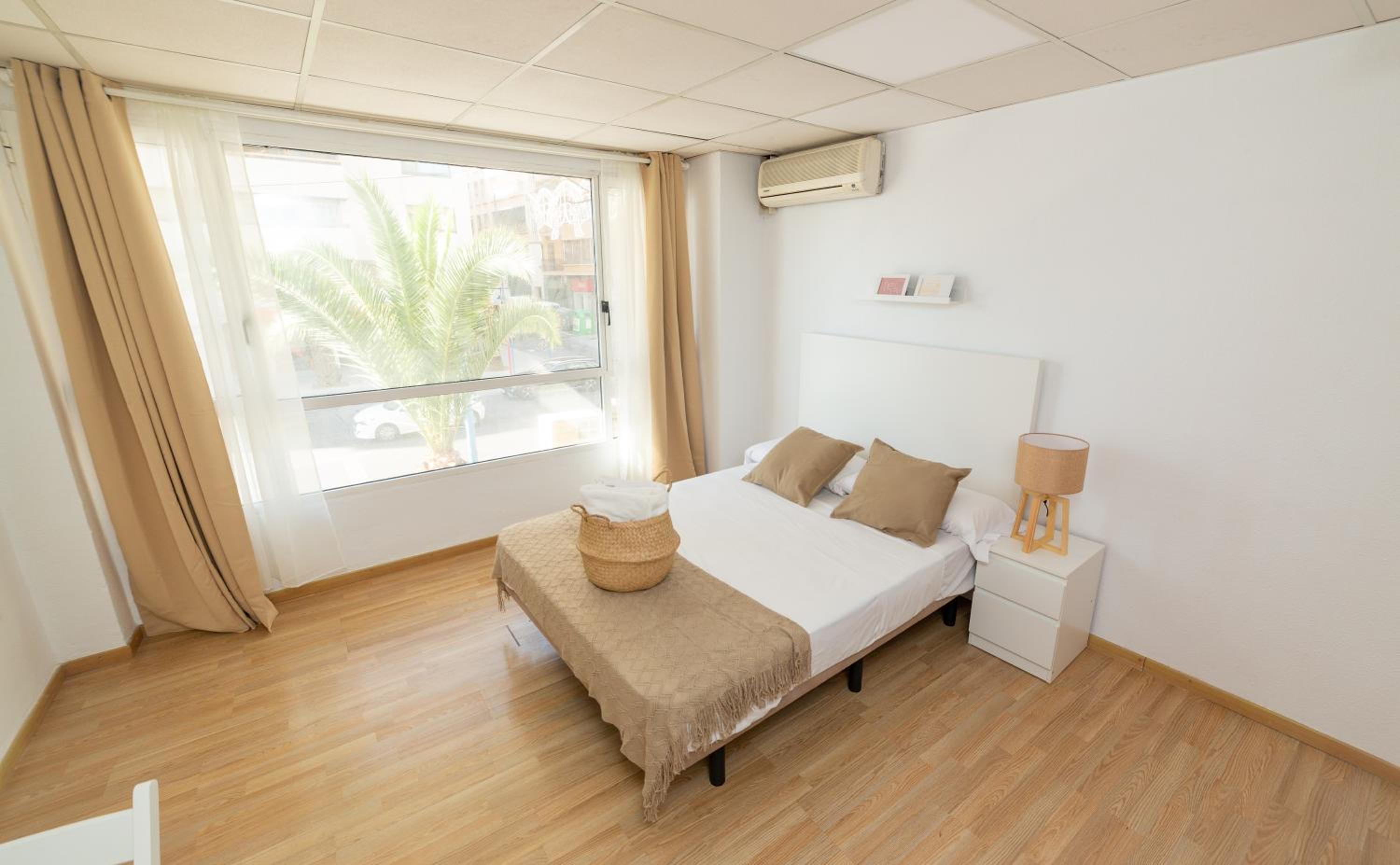 Habitación Doble Exterior con Baño Compartido