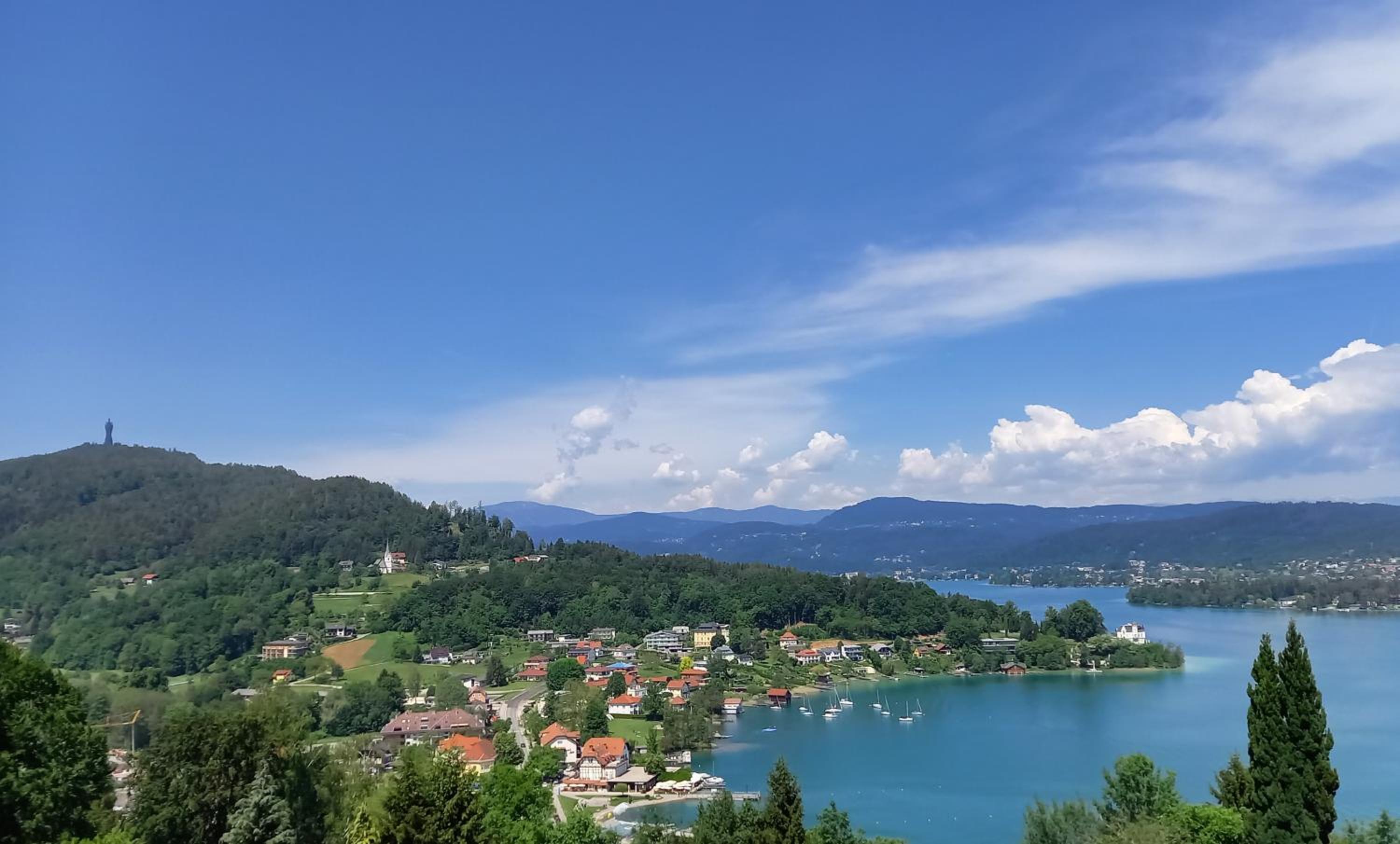 Apartment with Lake View