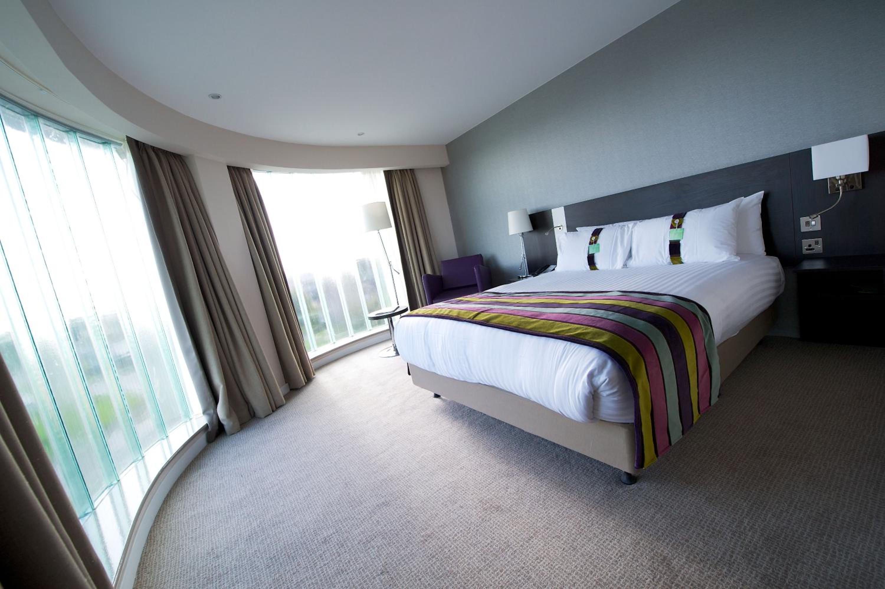 Premium King Room with City View - Photo 5