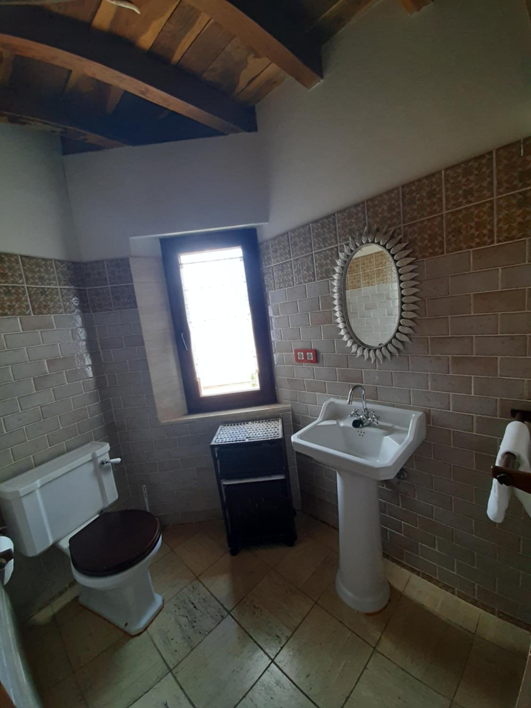Seven-Bedroom House photo 2