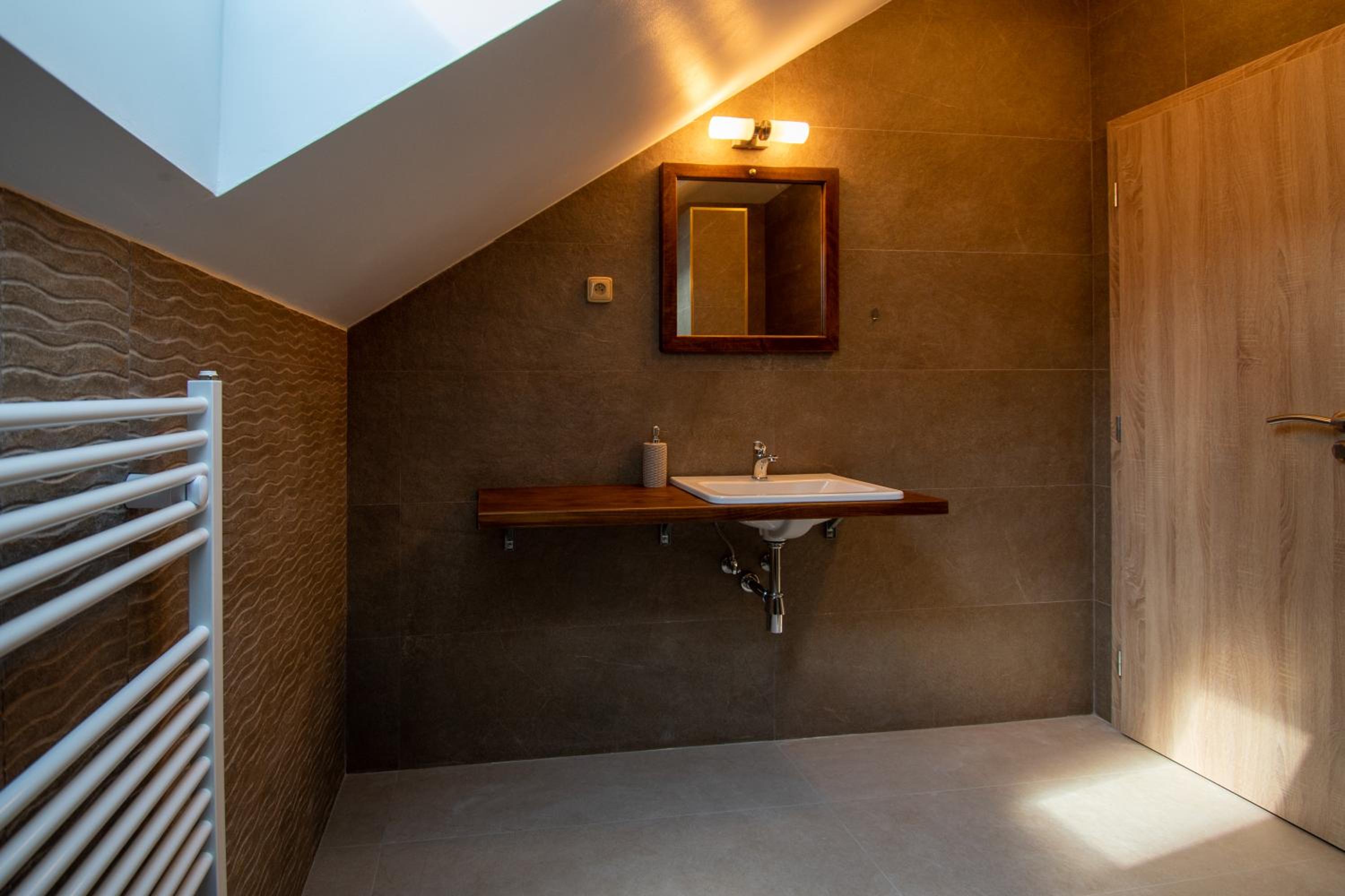 One-Bedroom Apartment - Photo 16