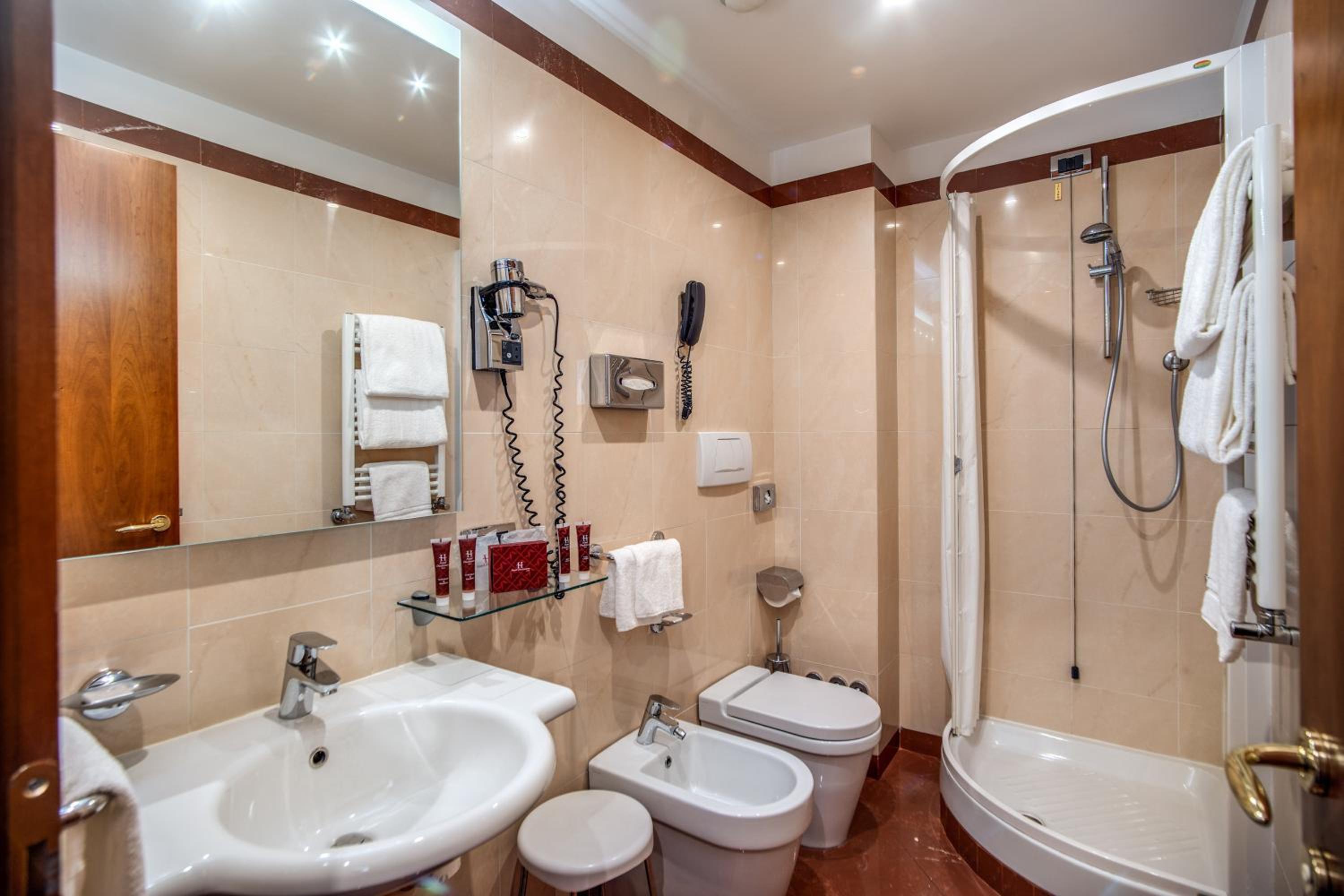 Double Room thumbnail 5