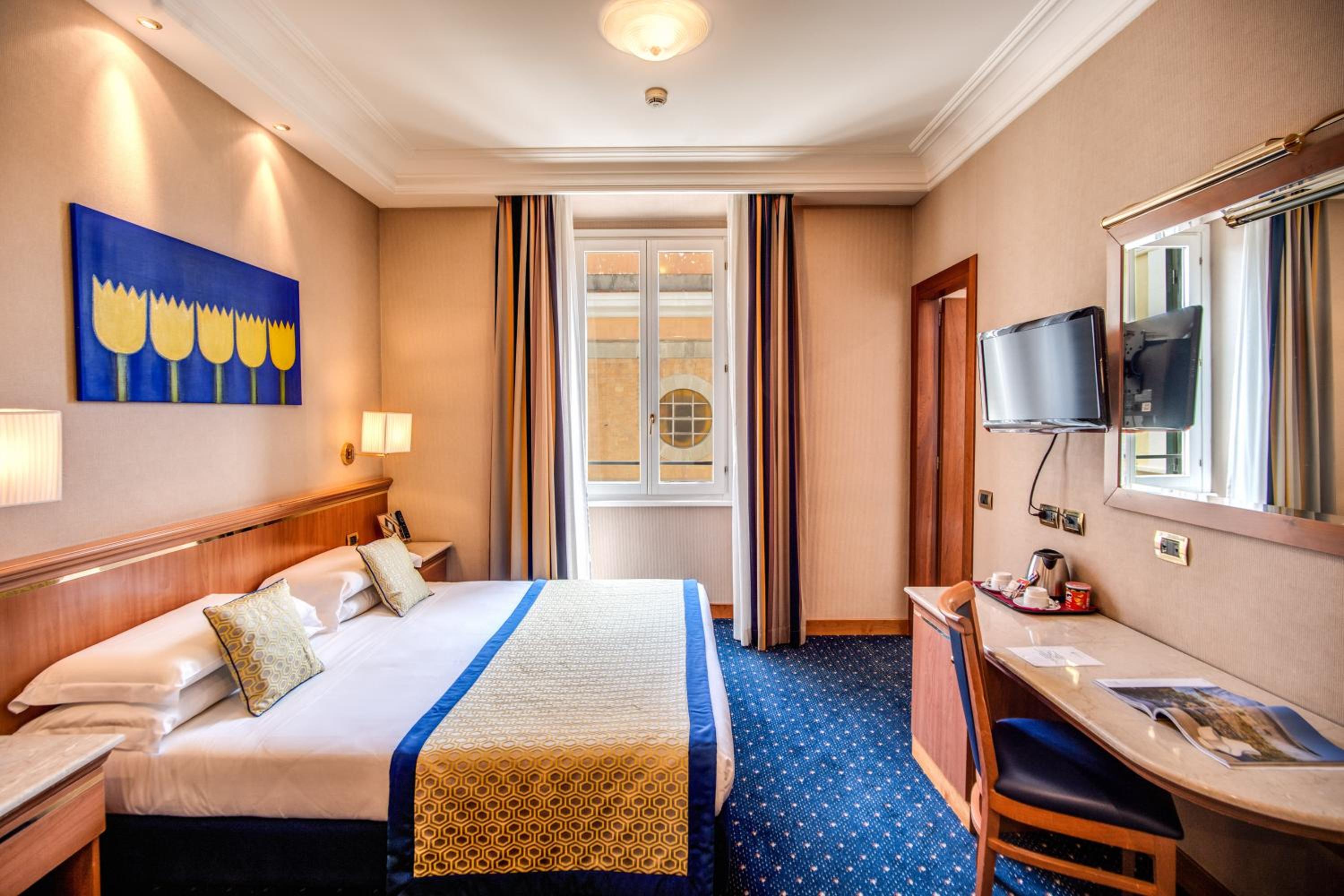 Superior Double or Twin Room thumbnail 5
