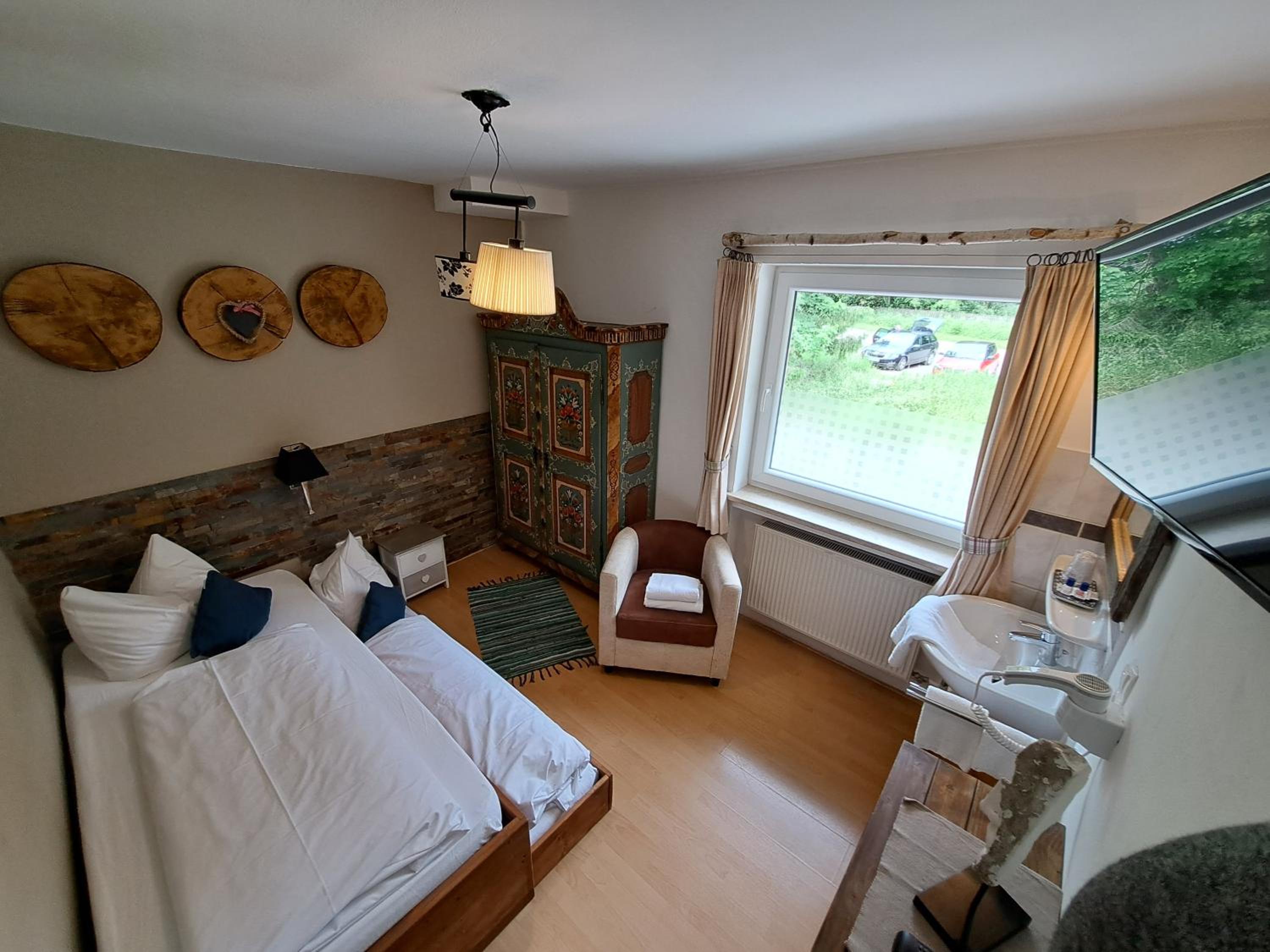 Single Room with Shared Bathroom photo 1