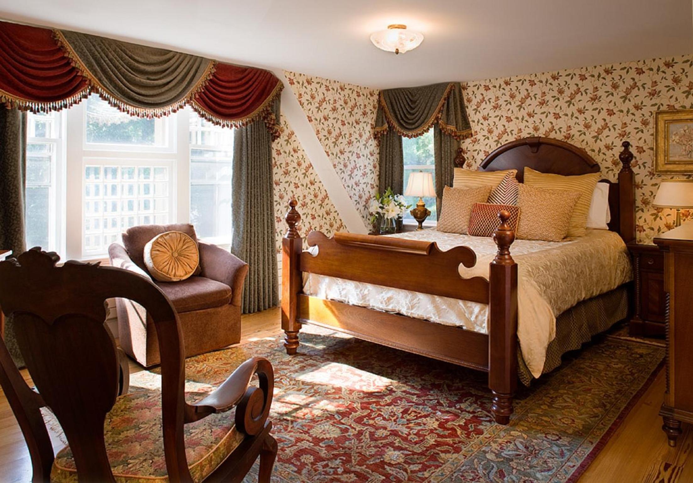 Queen Room photo 1