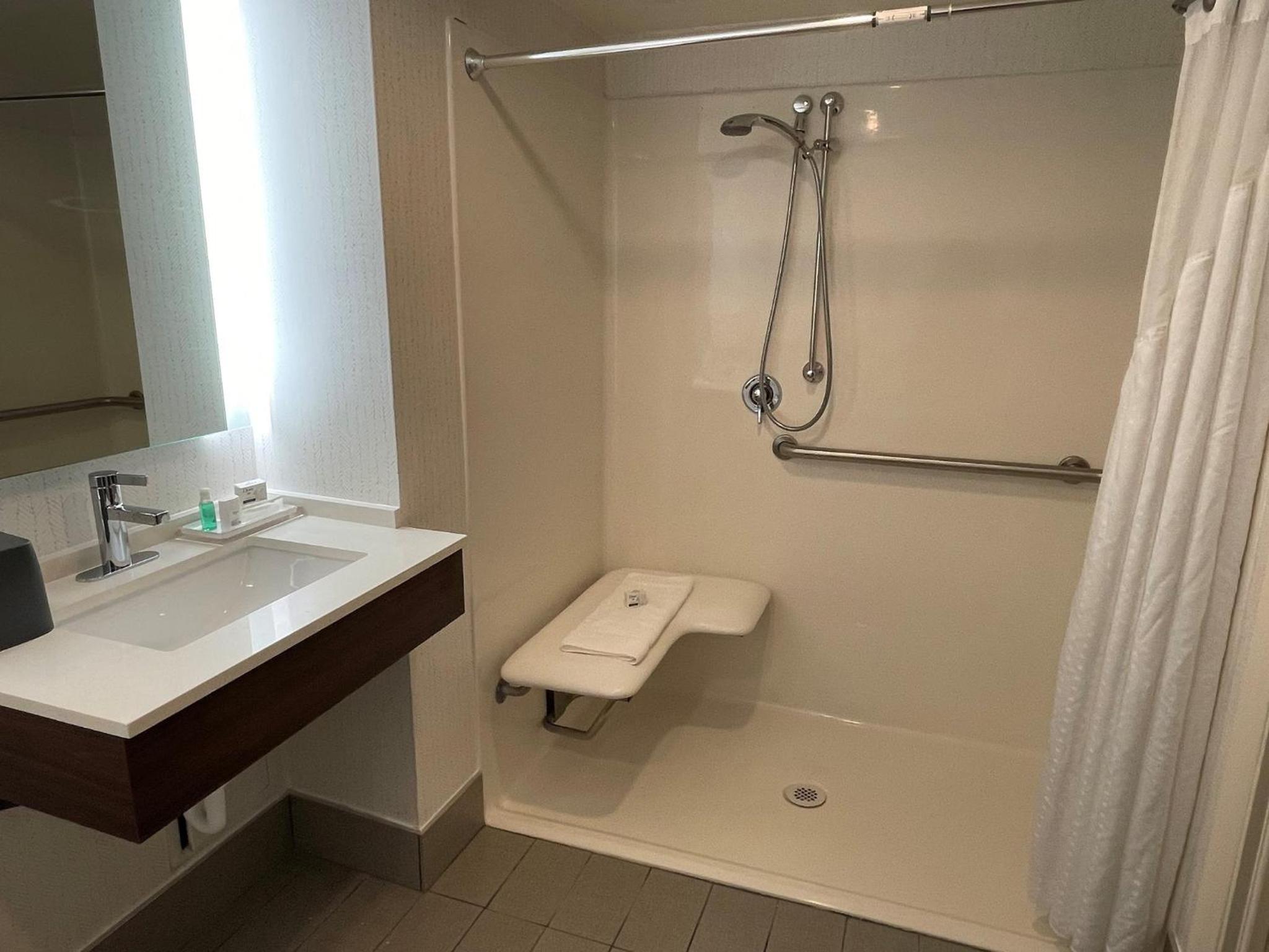 Queen Room with Two Queen Beds - Disability Access/Non-Smoking - Photo 3