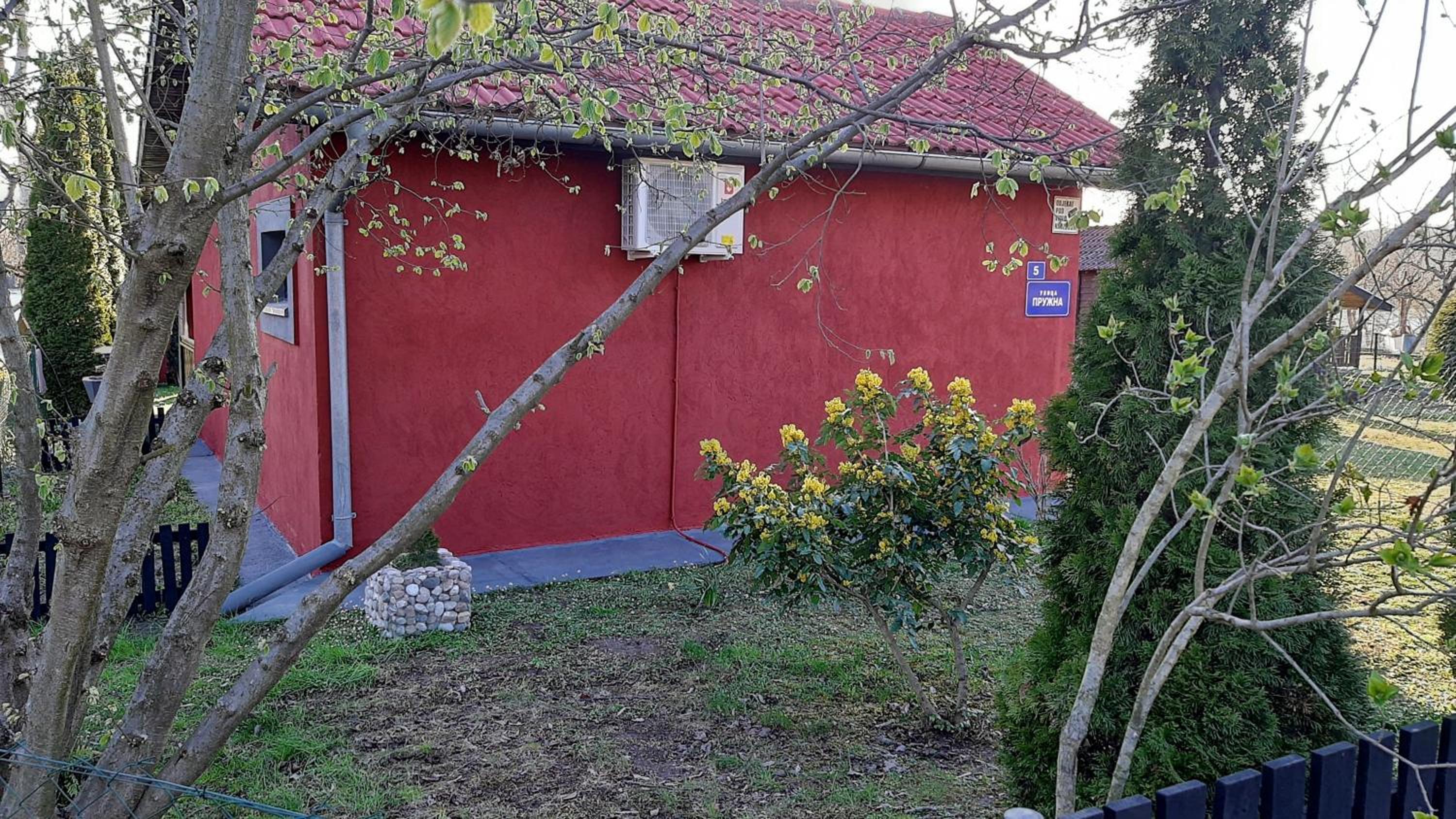 One-Bedroom House photo 2