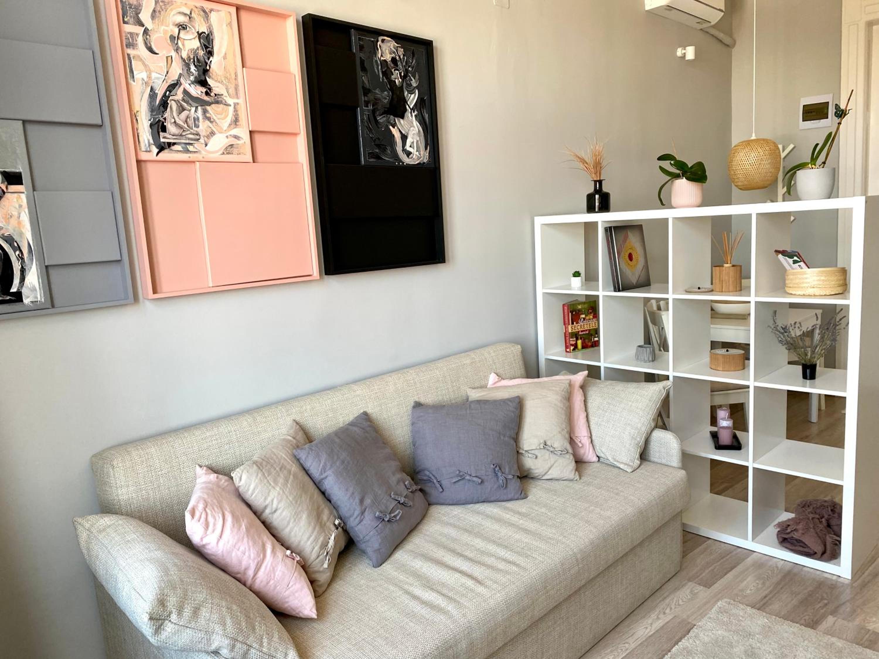 One-Bedroom Apartment - Photo 3