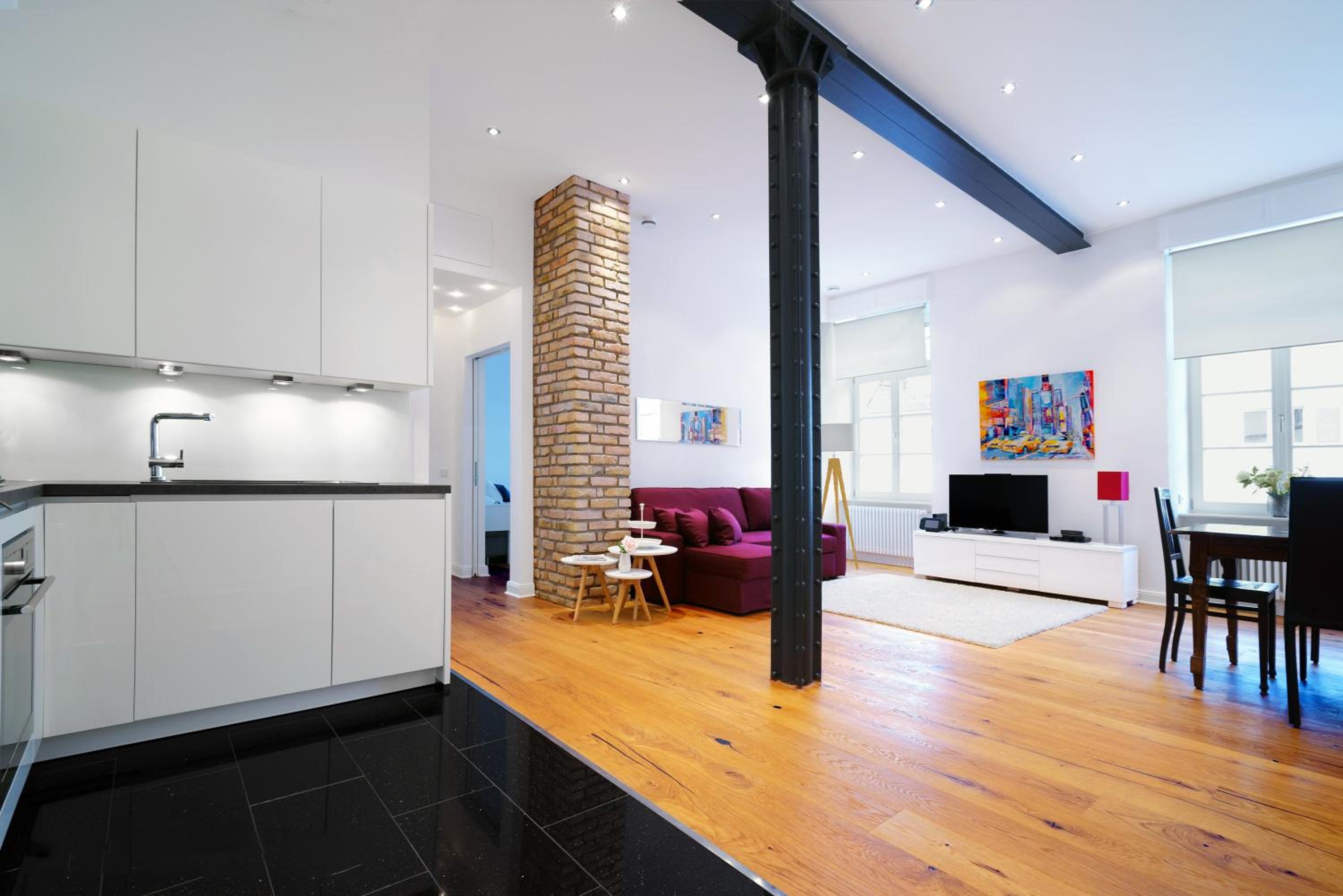 Superior Serviced Apartment with big Living/Dining Room, Double Bed
