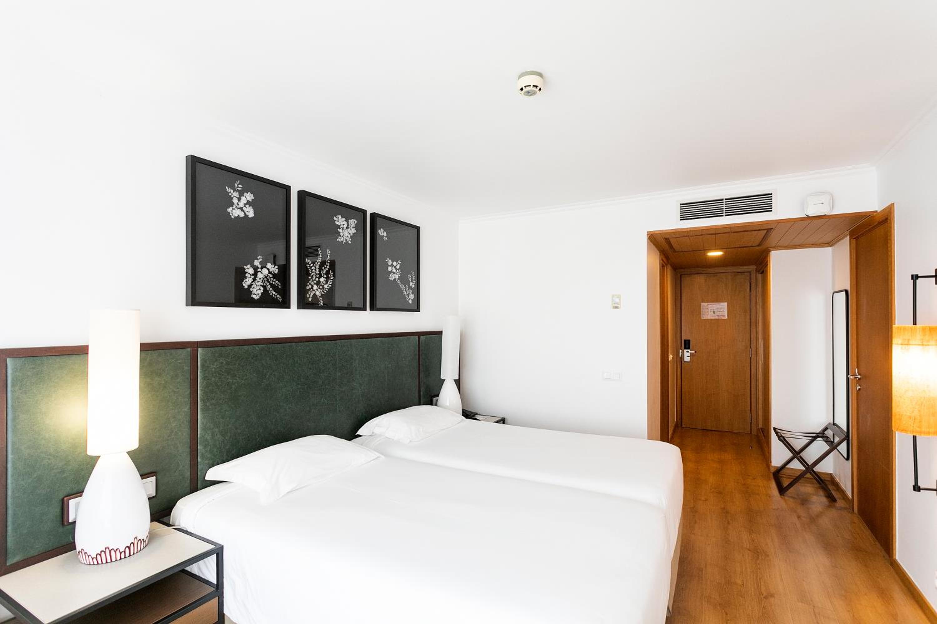 Superior Double or Twin Room - Photo 10