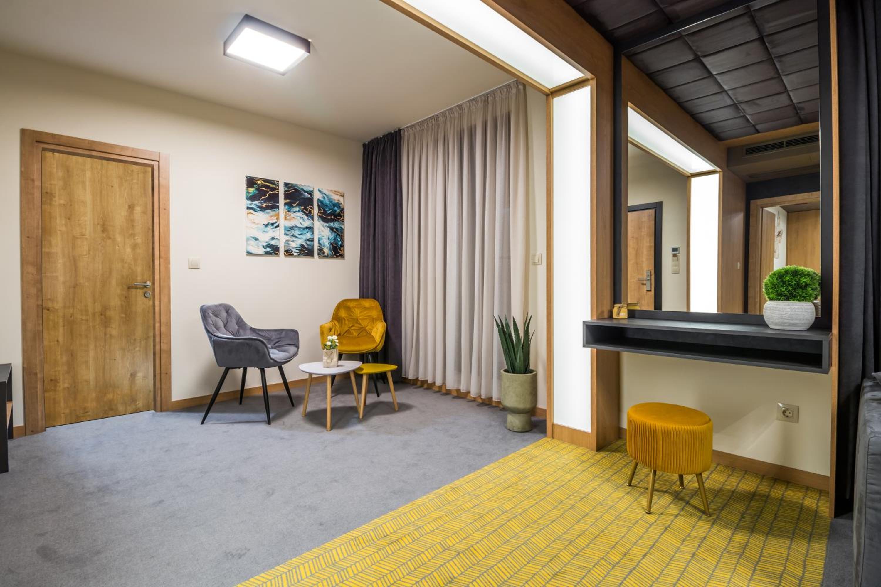 Apartment photo 2