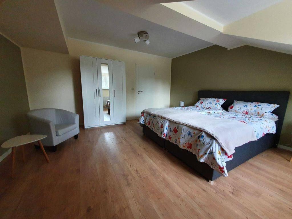Three-Bedroom Apartment photo 2