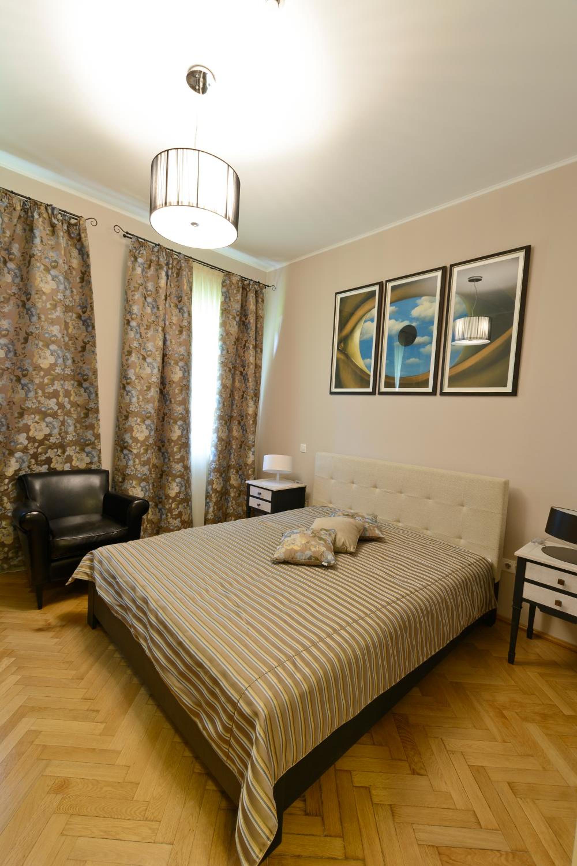 Double Room with Private Bathroom - Photo 9