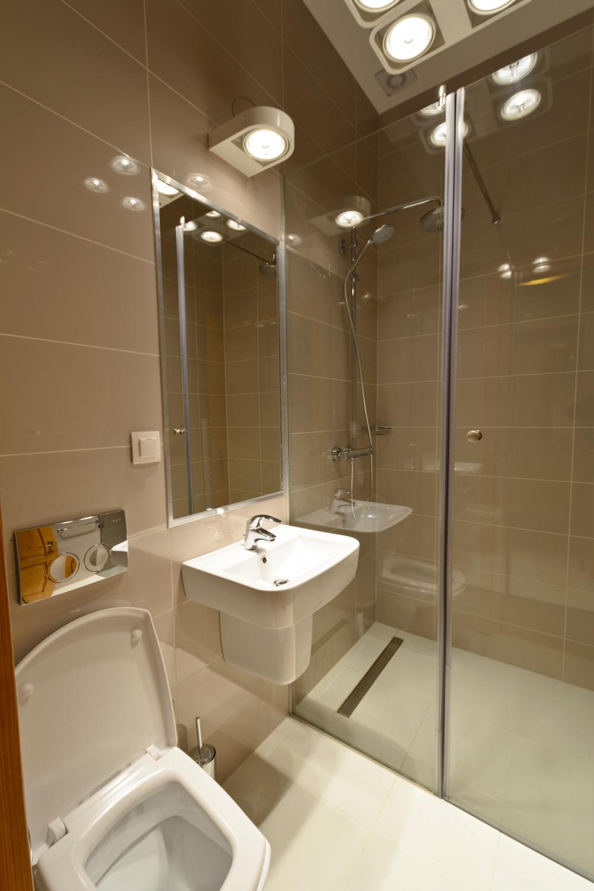 Double Room with Private Bathroom - Photo 2