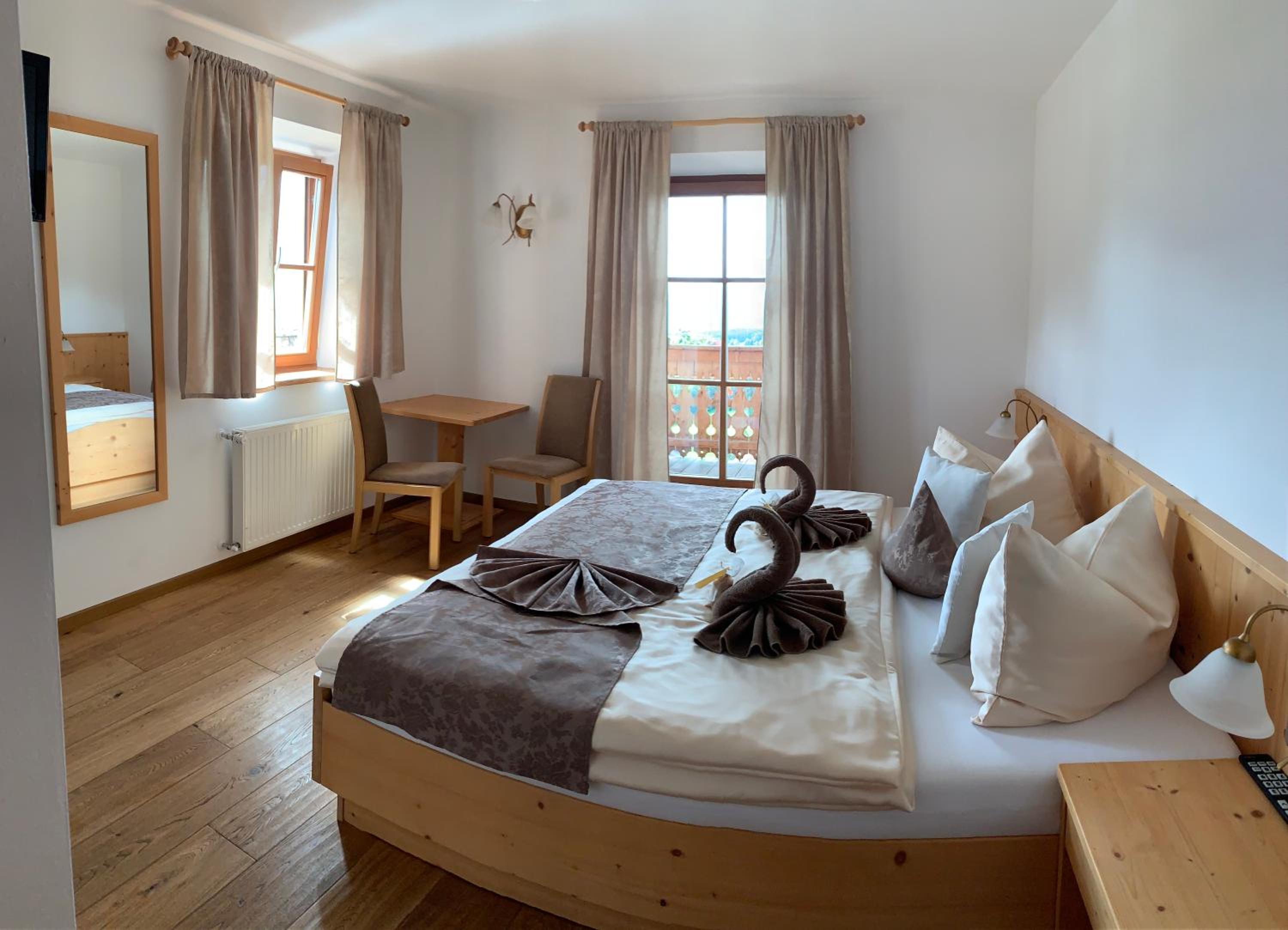 Superior Double or Twin Room with Mountain View photo 2