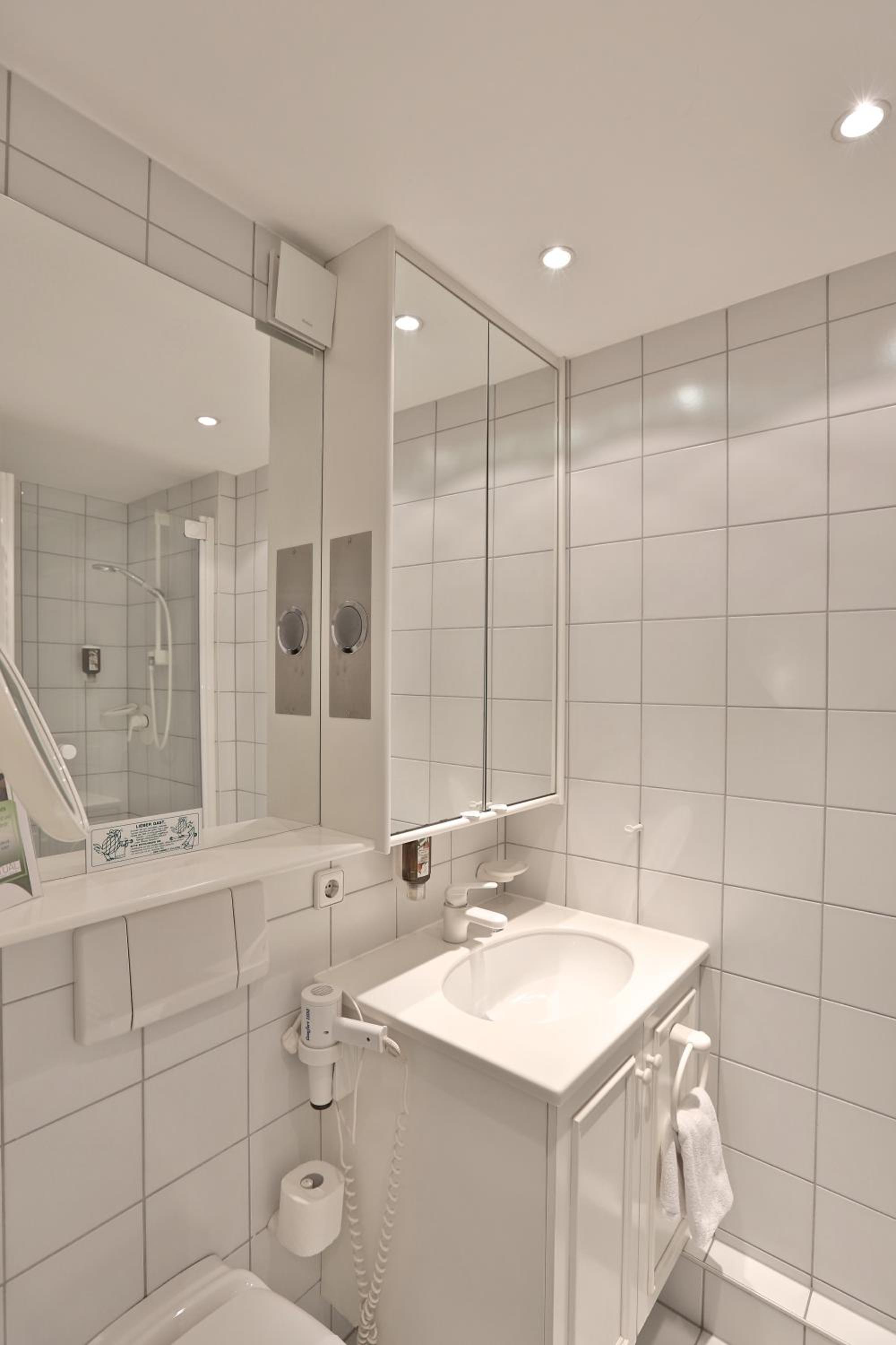 Standard Single Room - Photo 5