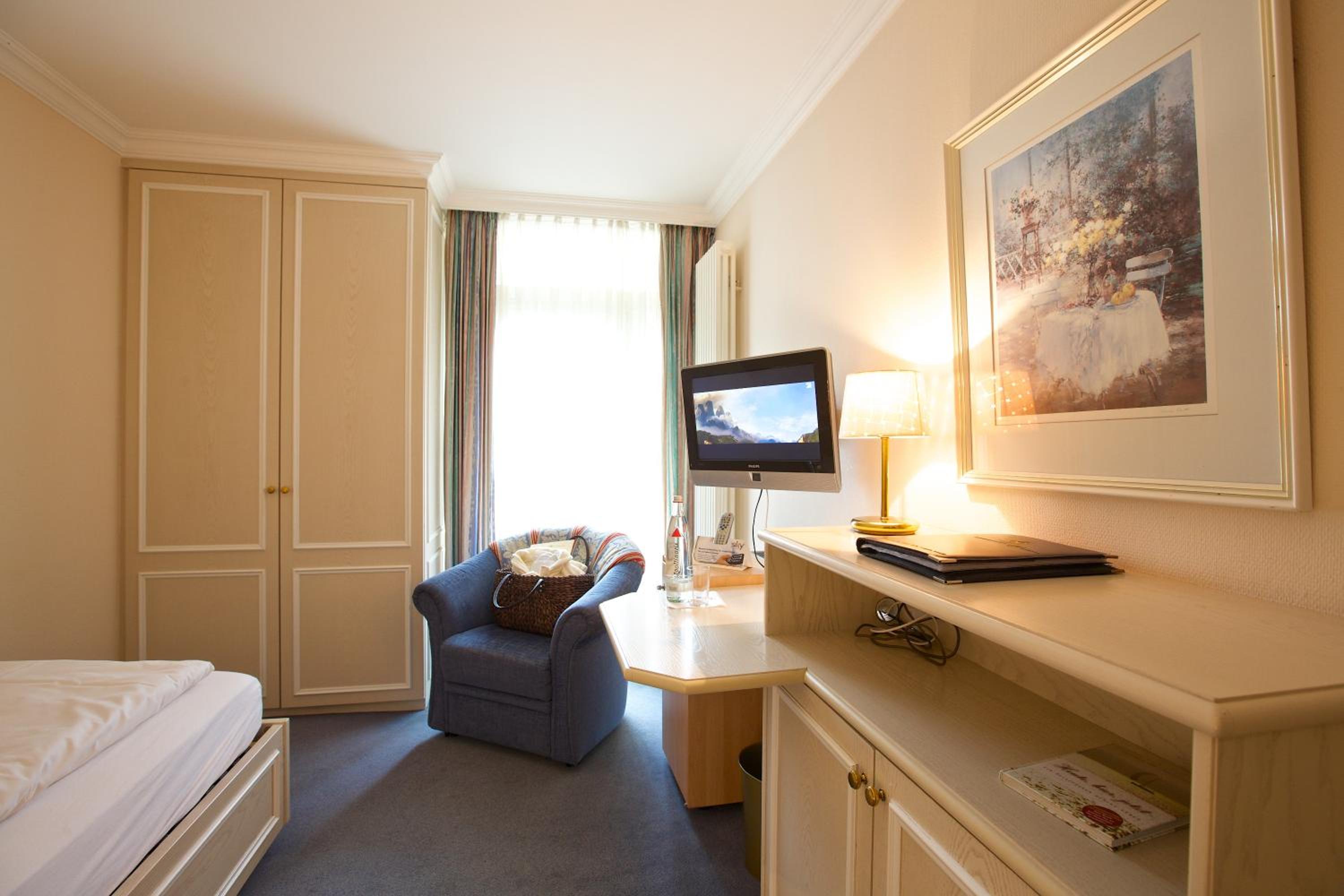Standard Single Room - Photo 2