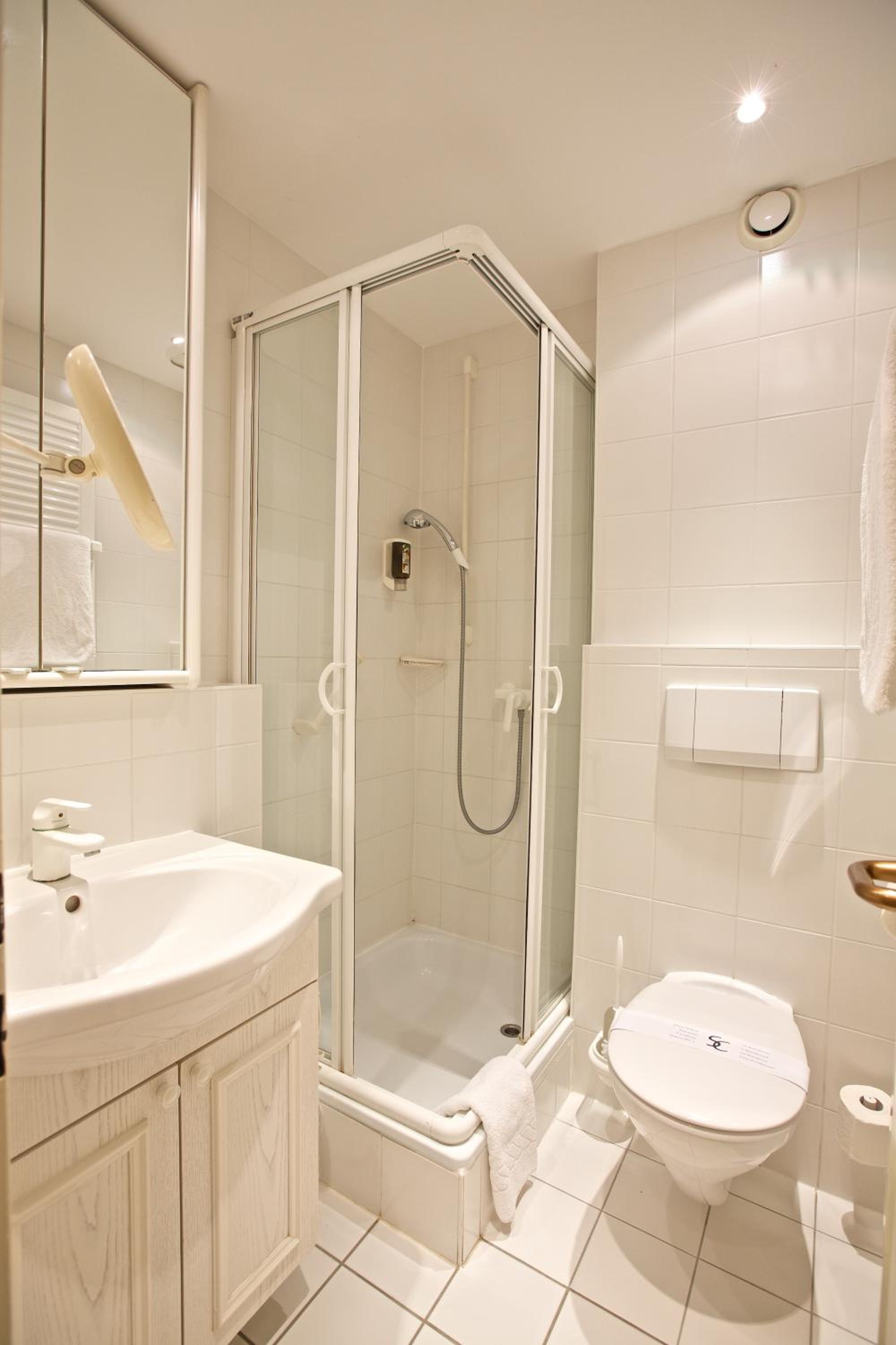 Standard Double Room - Photo 3
