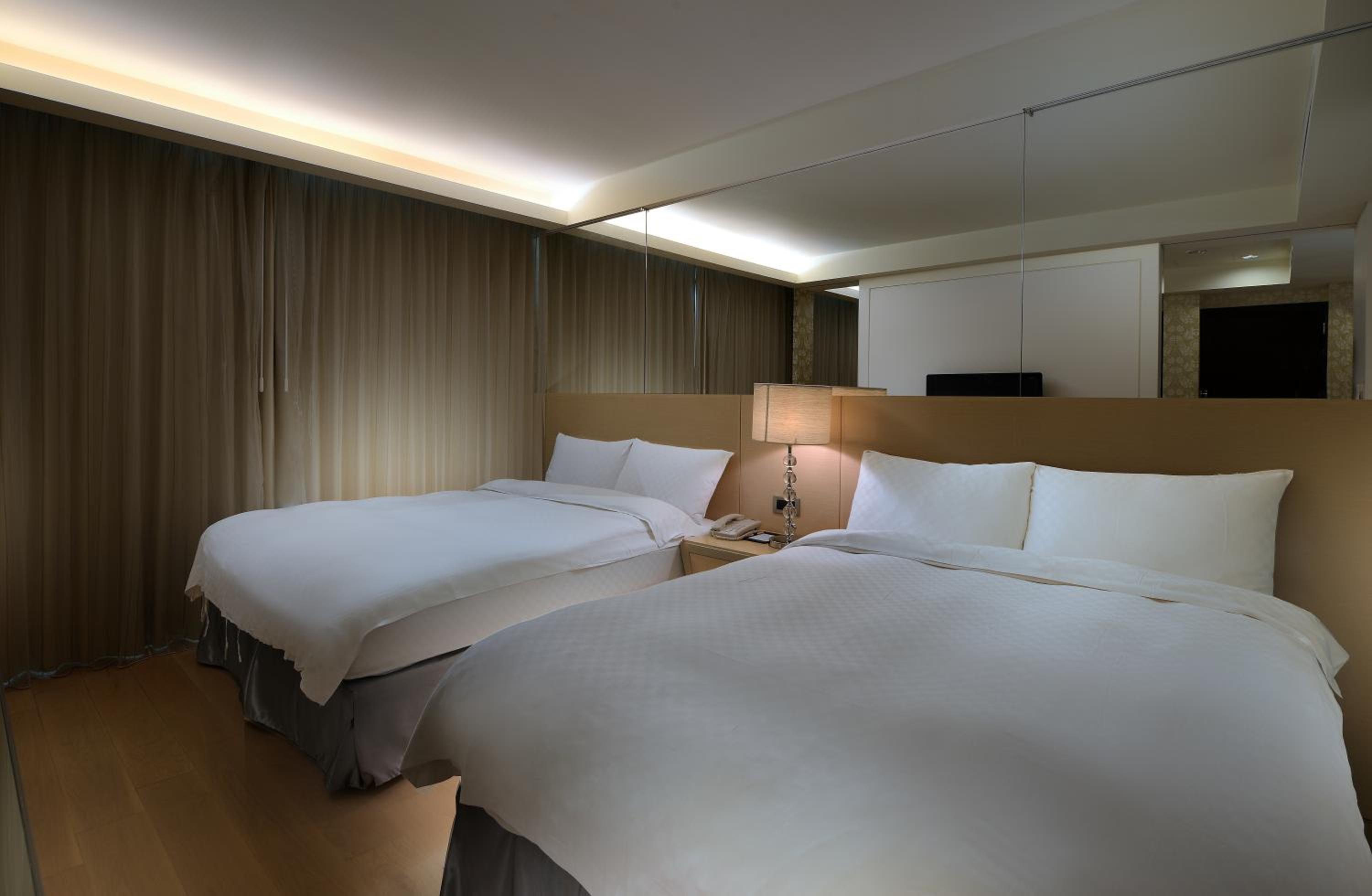 Twin Room with City View photo 3