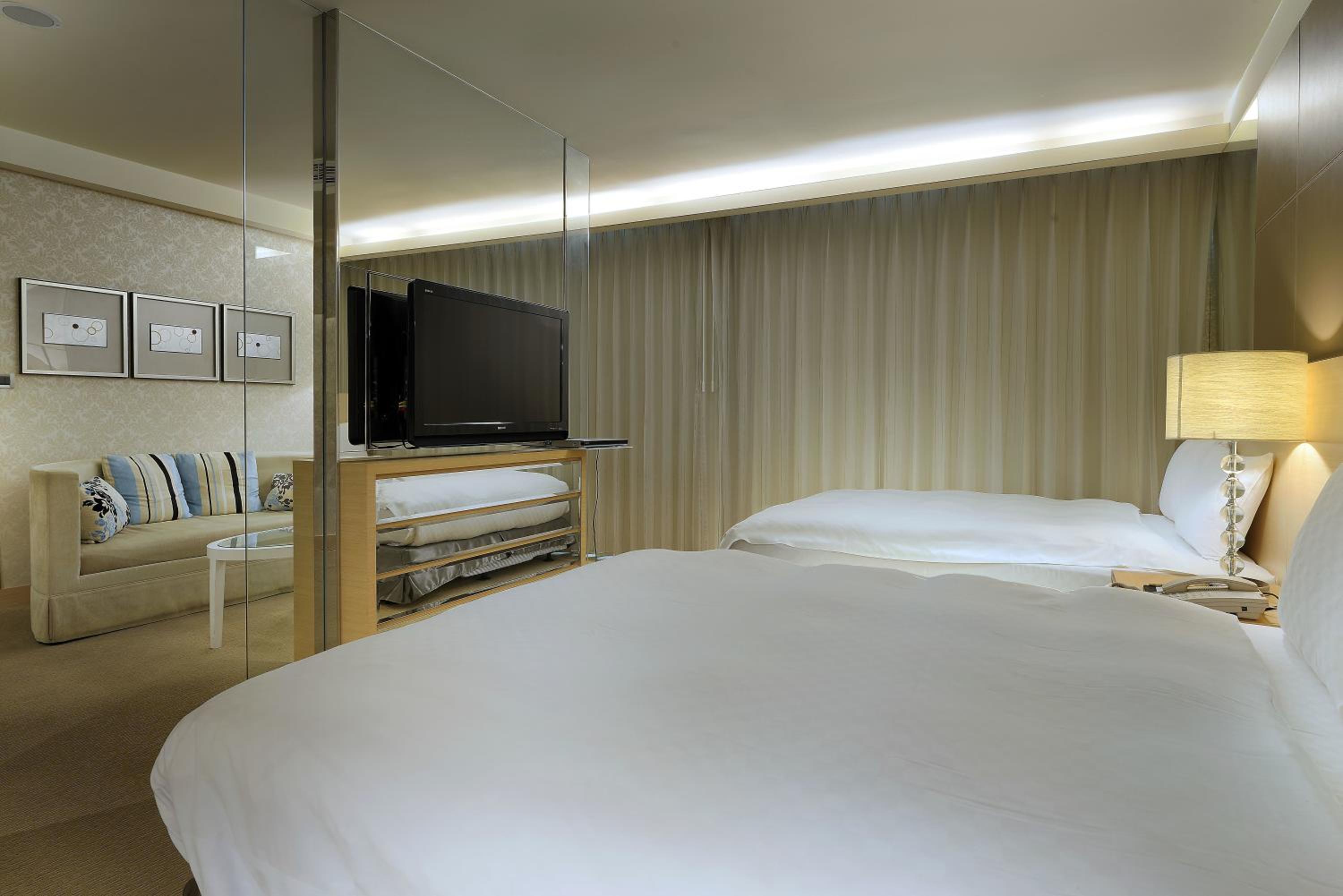 Twin Room with City View photo 1